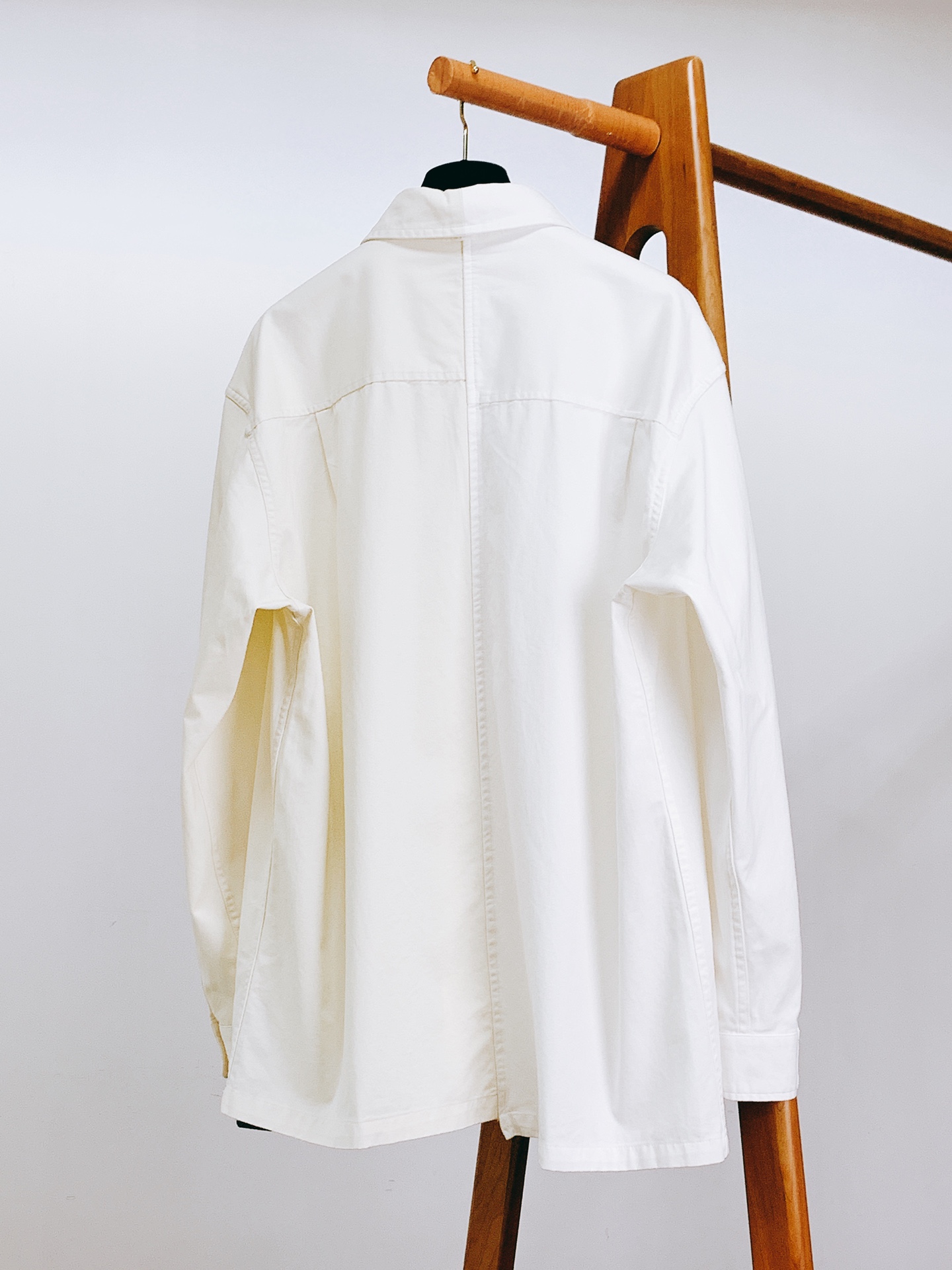 
Maison Margiela MM6 马丁马吉拉 2025FW早秋新品 
字母印花衬衫👔数字魅力与极