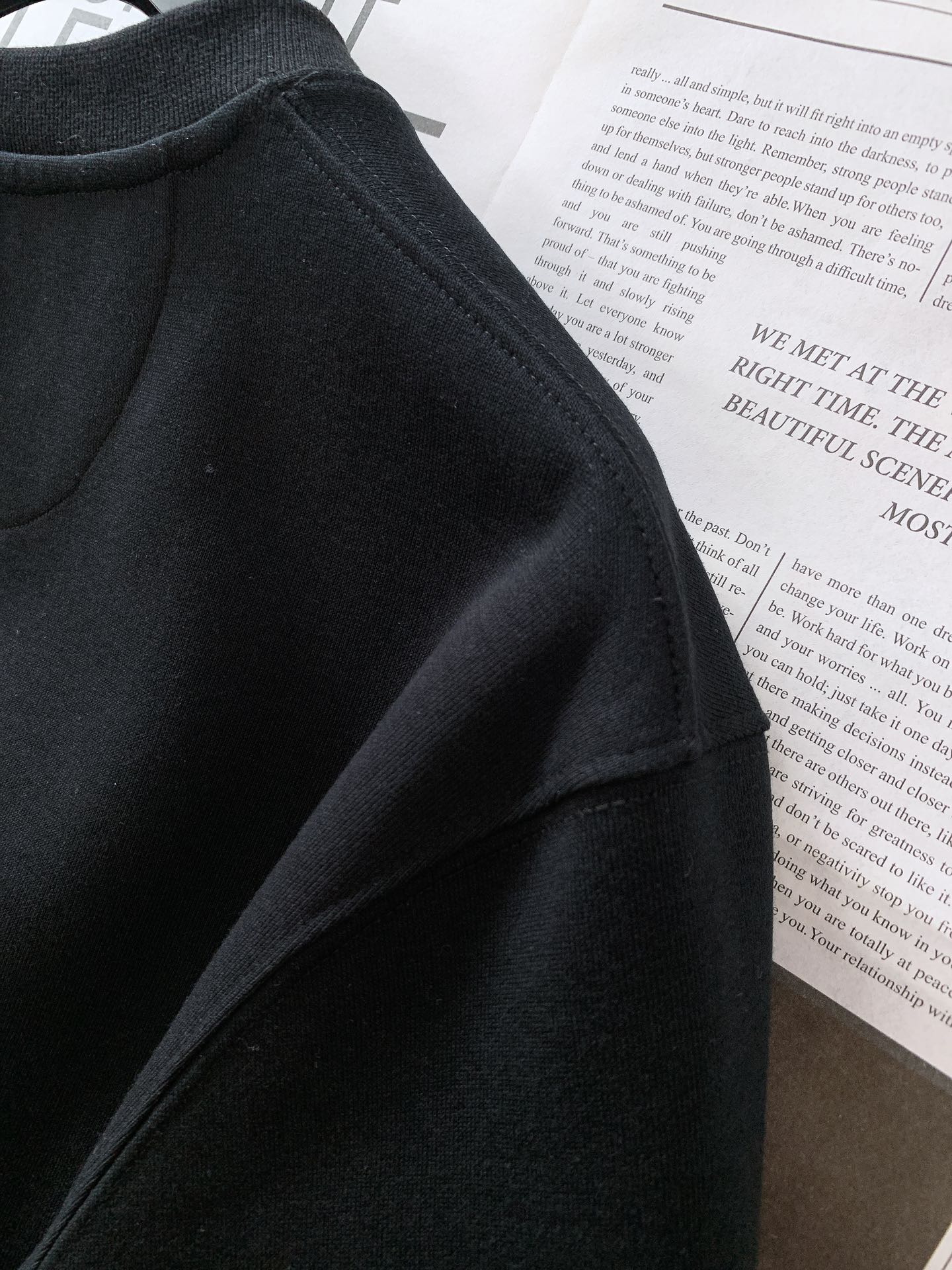 
Dior Homme 迪奥·桀傲 CD刺绣套头卫衣
采用全棉起绒布精心制作打造，胸前饰以同色调CD I