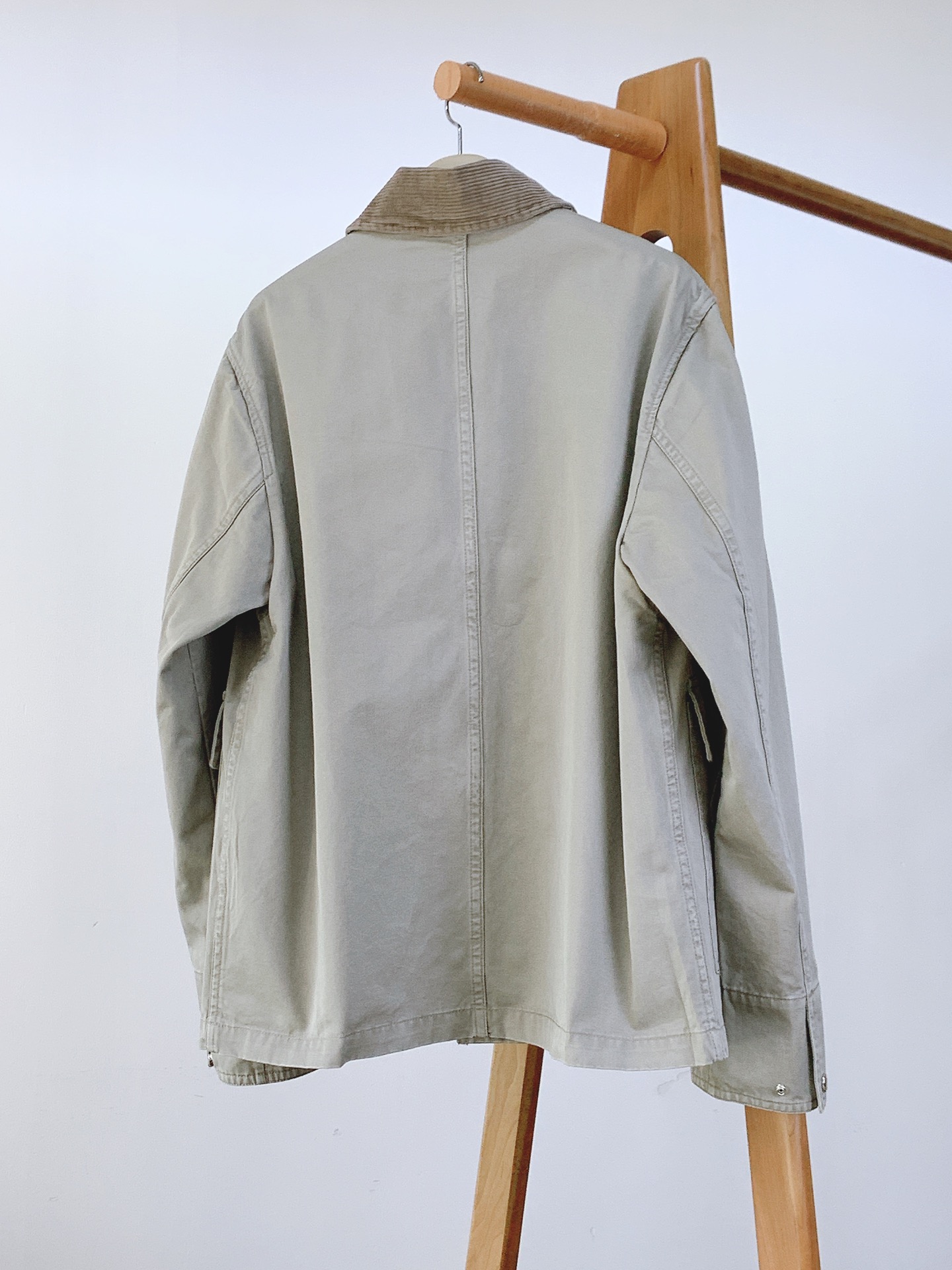 
Burberry 巴宝莉 2025FW早秋新品
飞鸟图案嘎巴甸；严选精纺棉质嘎巴甸面料，它是BBR经典