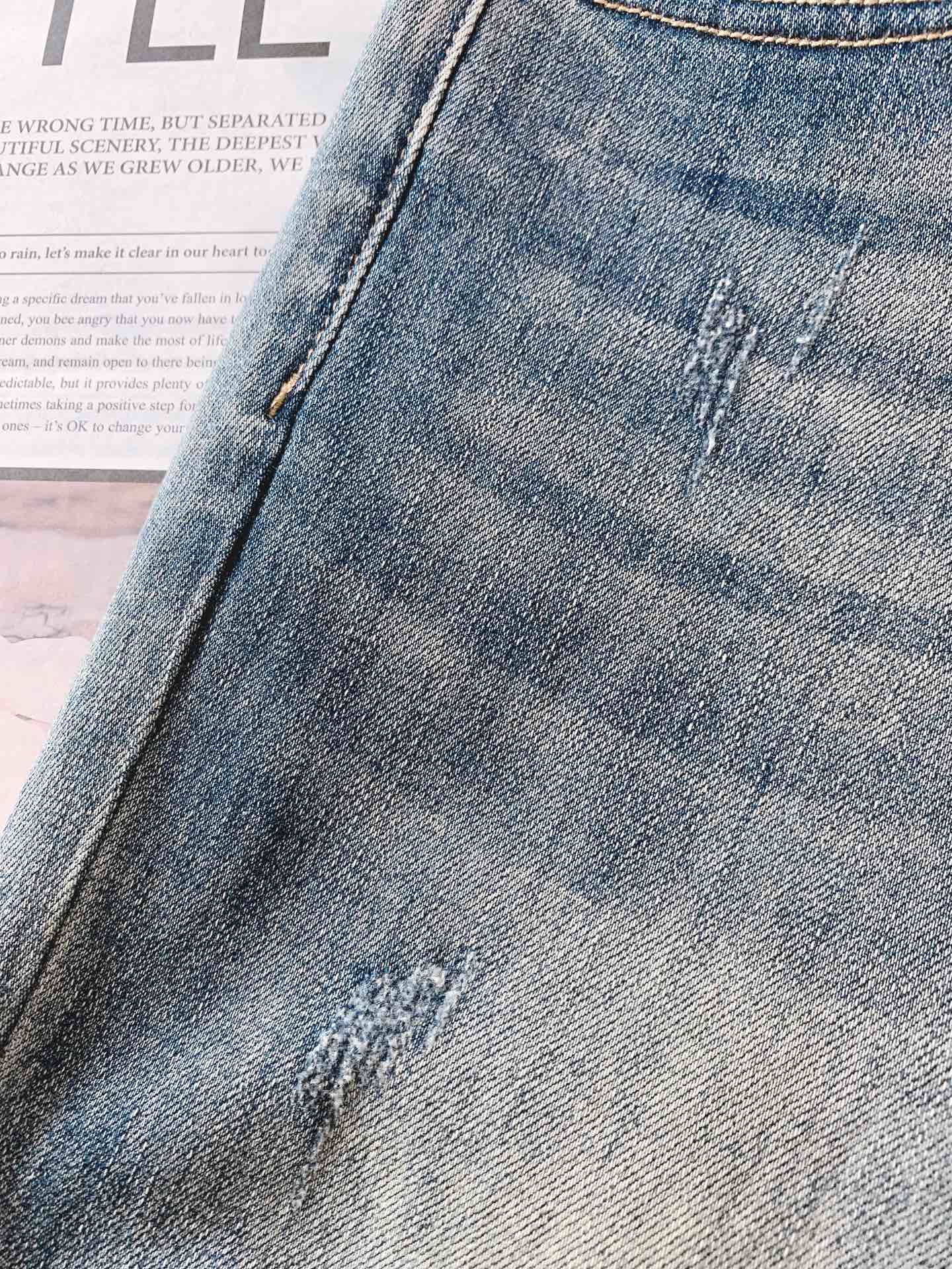 
ARCTERYX 始祖鸟 鸟家王炸款牛仔裤👖
独爱这一条，弹力加倍的牛仔裤…… 重工洗水工艺…..开模