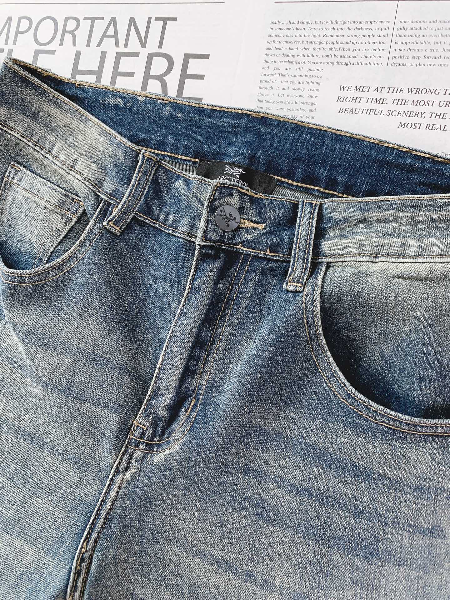 
ARCTERYX 始祖鸟 鸟家王炸款牛仔裤👖
独爱这一条，弹力加倍的牛仔裤…… 重工洗水工艺…..开模