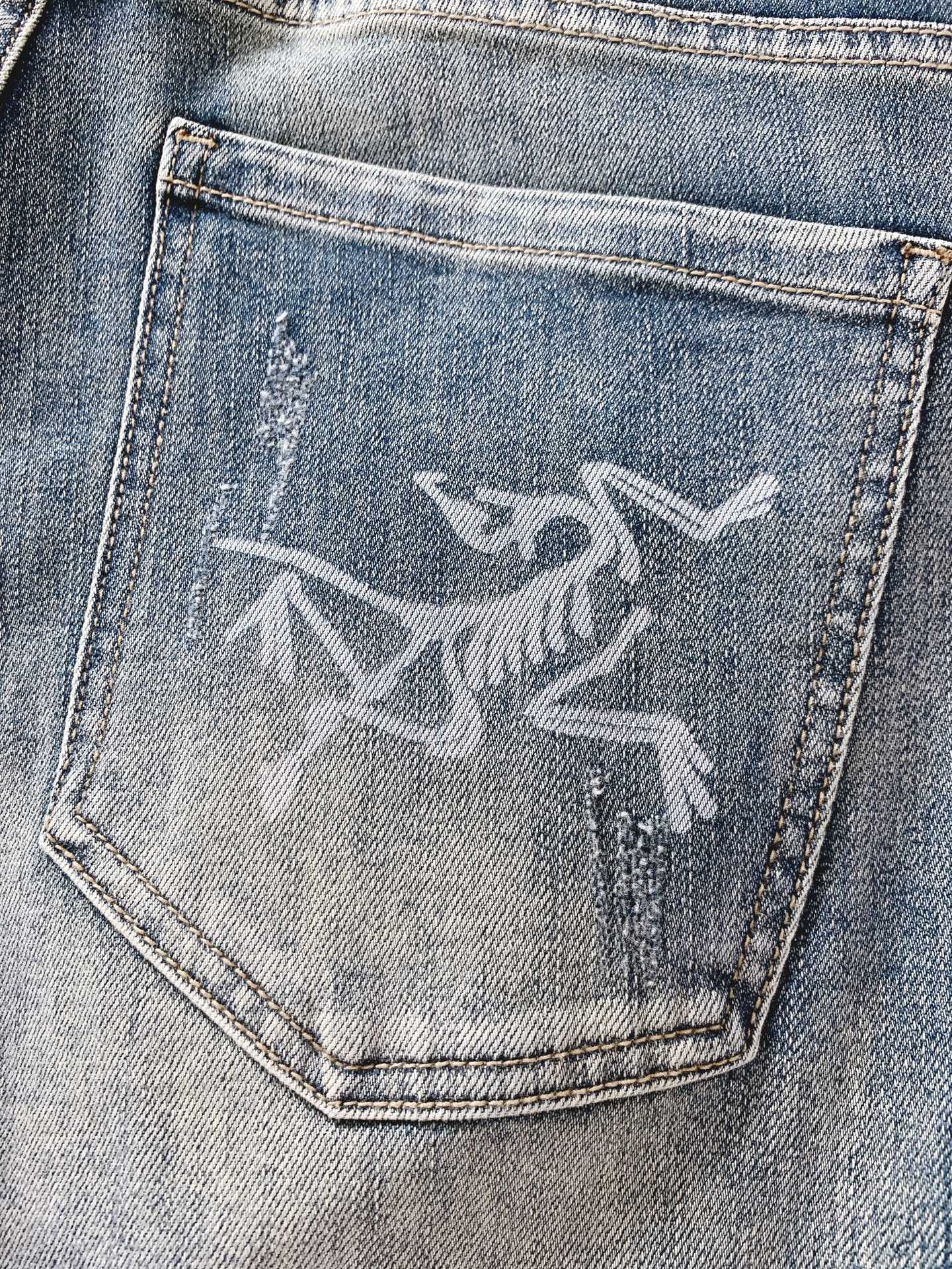 
ARCTERYX 始祖鸟 鸟家王炸款牛仔裤👖
独爱这一条，弹力加倍的牛仔裤…… 重工洗水工艺…..开模