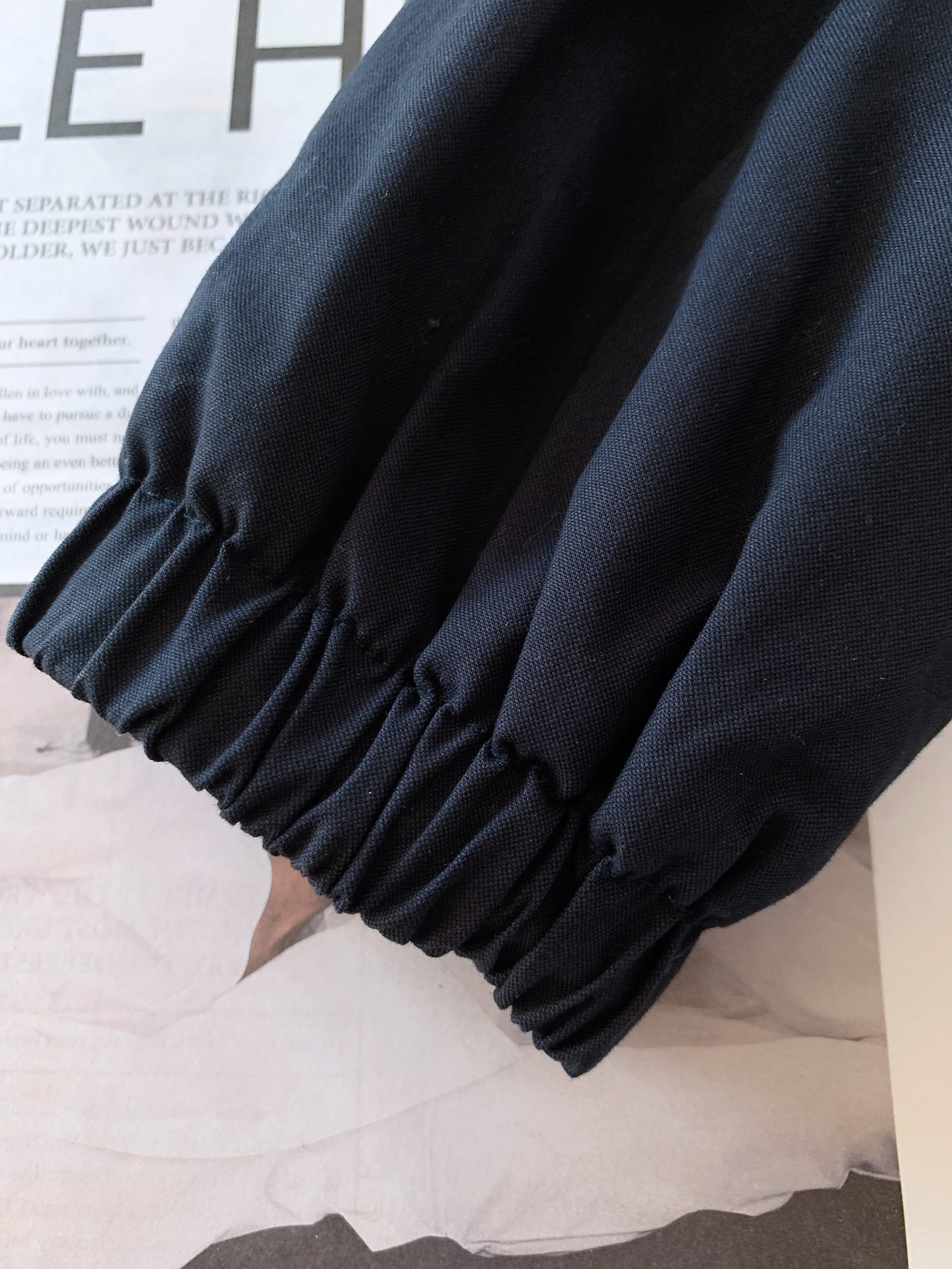 
Prada 普拉达 2025FW早秋新品
棉质翻领夹克 | 低调奢华的意式风尚
甄选优质棉质面料，手感