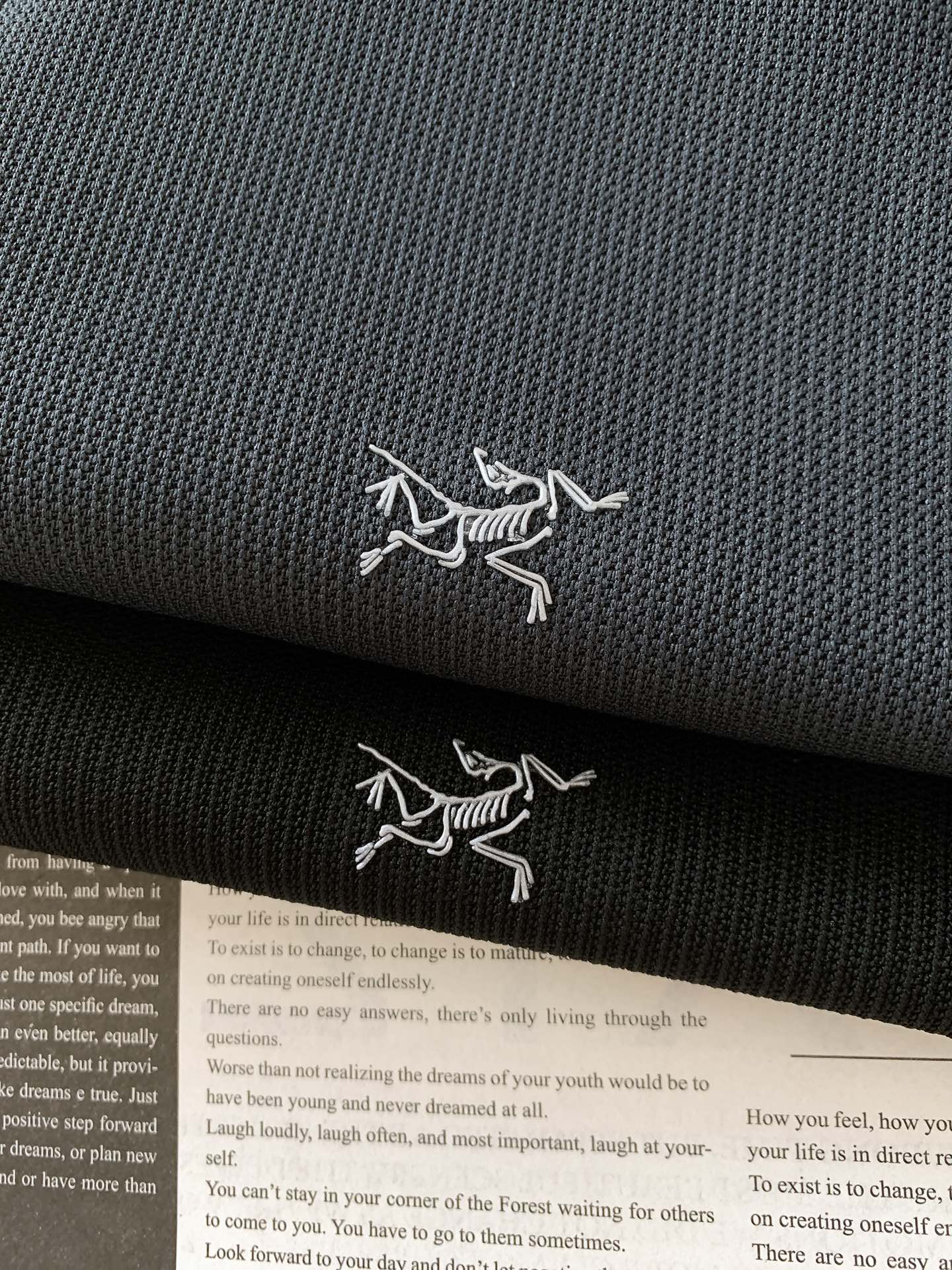 
ARCTERYX 始祖鸟 2025FW早秋新品 
半拉链休闲打底卫衣，硬核品质藏在这些里👇

面料纹理
