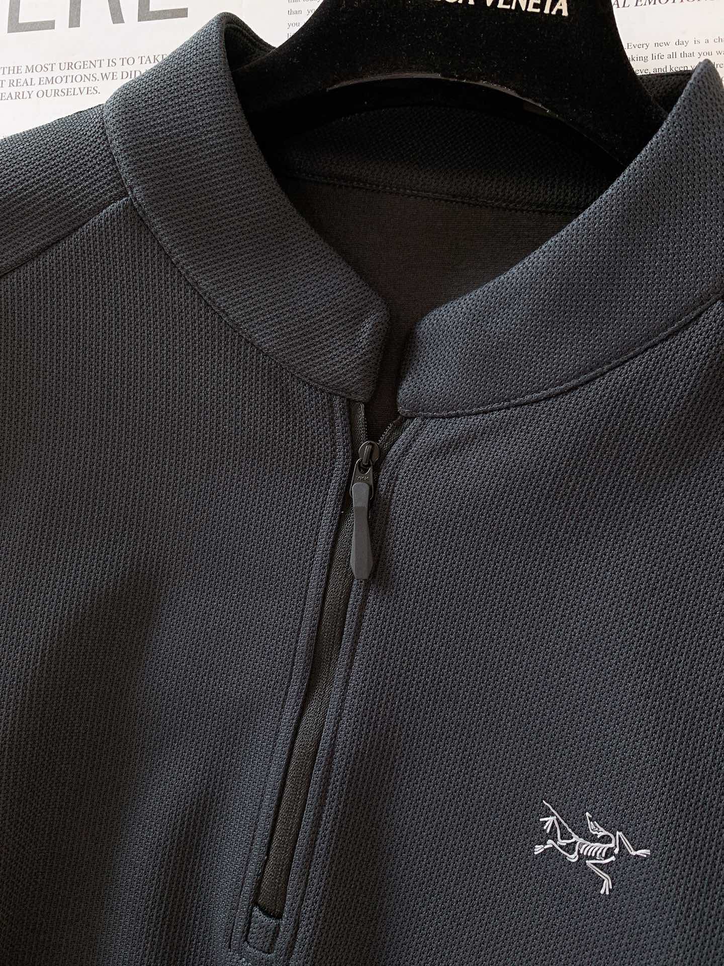 
ARCTERYX 始祖鸟 2025FW早秋新品 
半拉链休闲打底卫衣，硬核品质藏在这些里👇

面料纹理