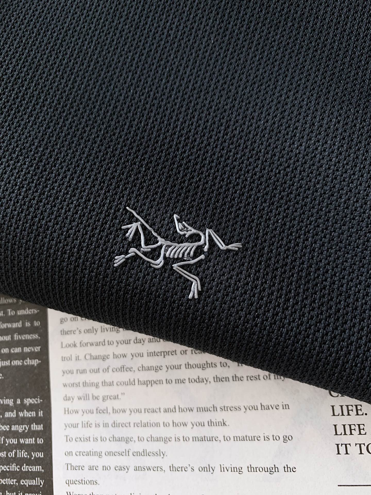 
ARCTERYX 始祖鸟 2025FW早秋新品 
半拉链休闲打底卫衣，硬核品质藏在这些里👇

面料纹理