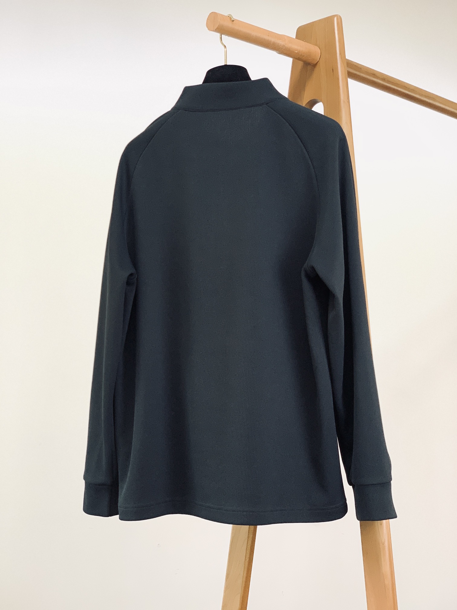 
ARCTERYX 始祖鸟 2025FW早秋新品 
半拉链休闲打底卫衣，硬核品质藏在这些里👇

面料纹理