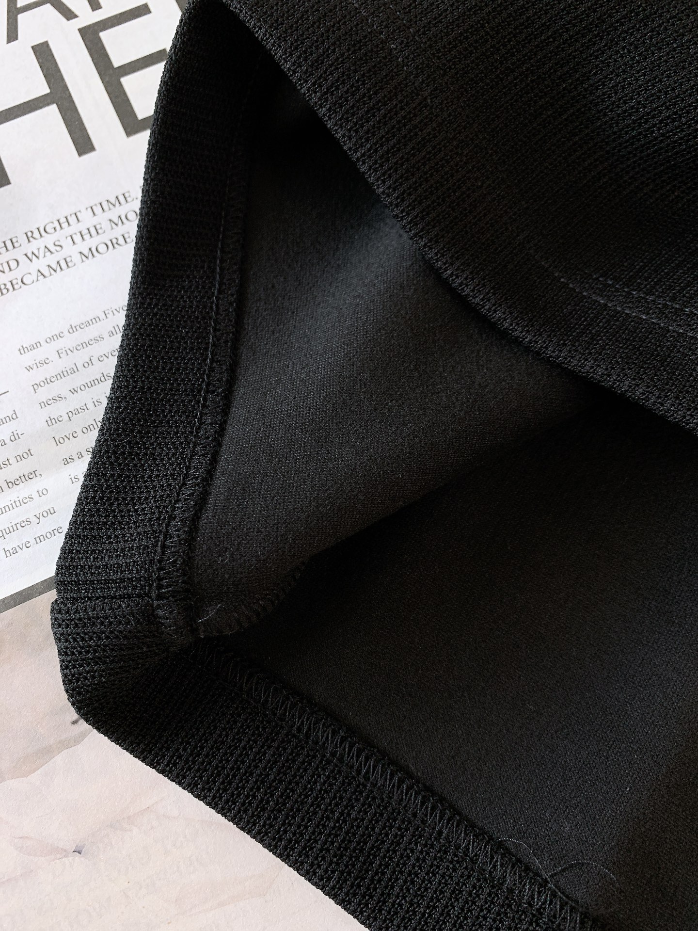 ￼ 
ARCTERYX 始祖鸟 2025FW早秋新品 
半拉链休闲打底卫衣，硬核品质藏在这些里👇

面料