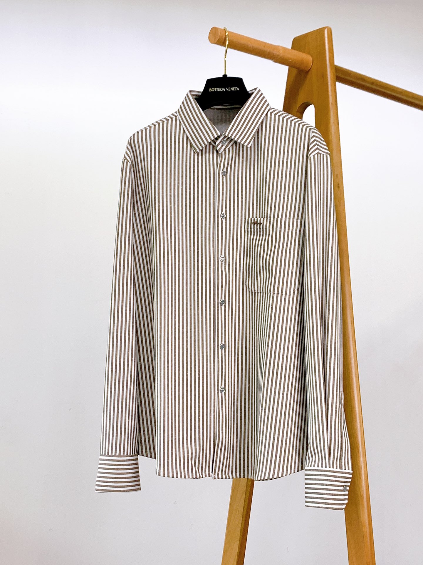 
Kiton 奇顿 2025FW早秋新品 
撞色条纹衬衫👔官网在售，专柜同款！
经典版型衬衫怎么穿都好看