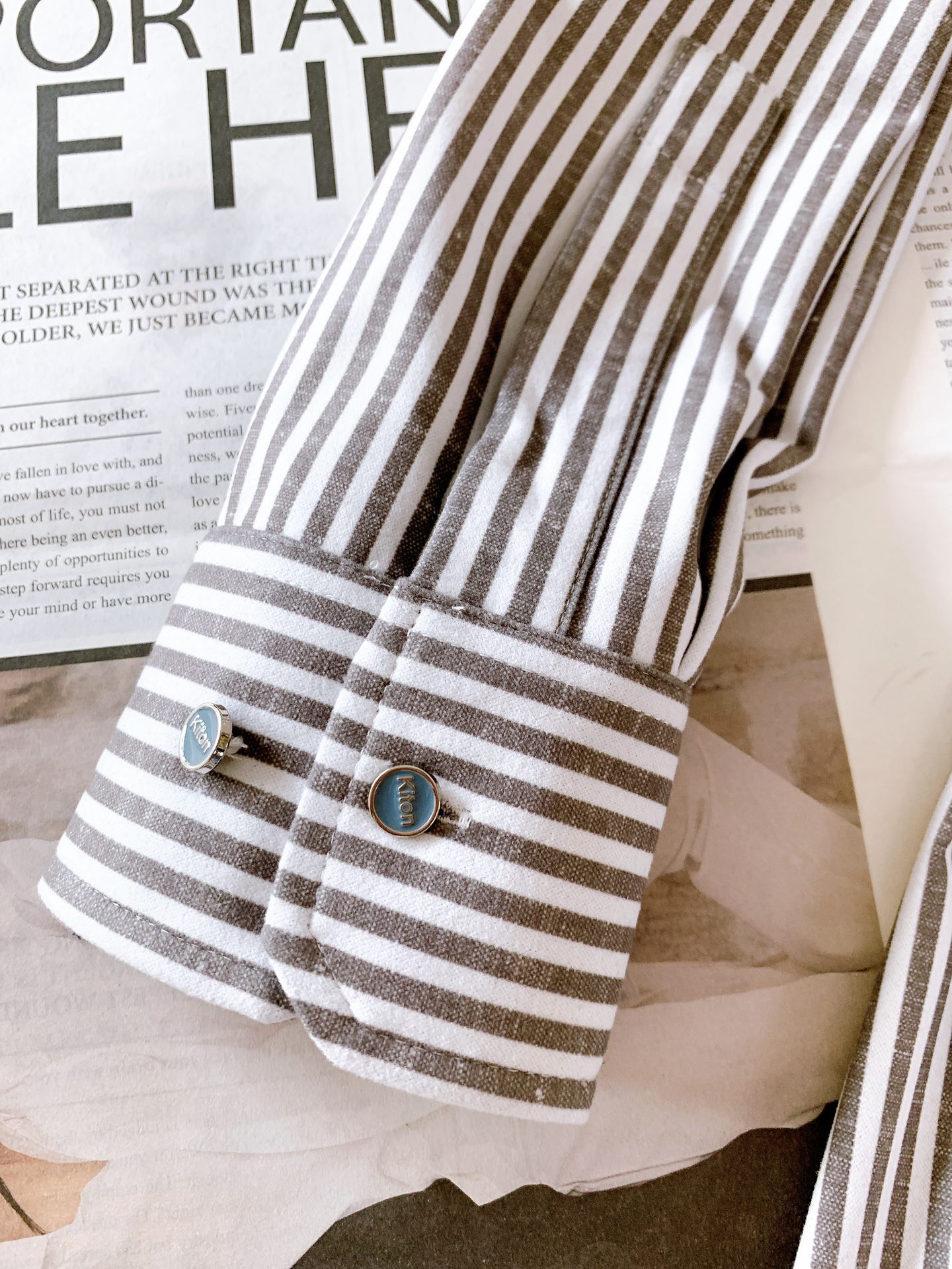 
Kiton 奇顿 2025FW早秋新品 
撞色条纹衬衫👔官网在售，专柜同款！
经典版型衬衫怎么穿都好看