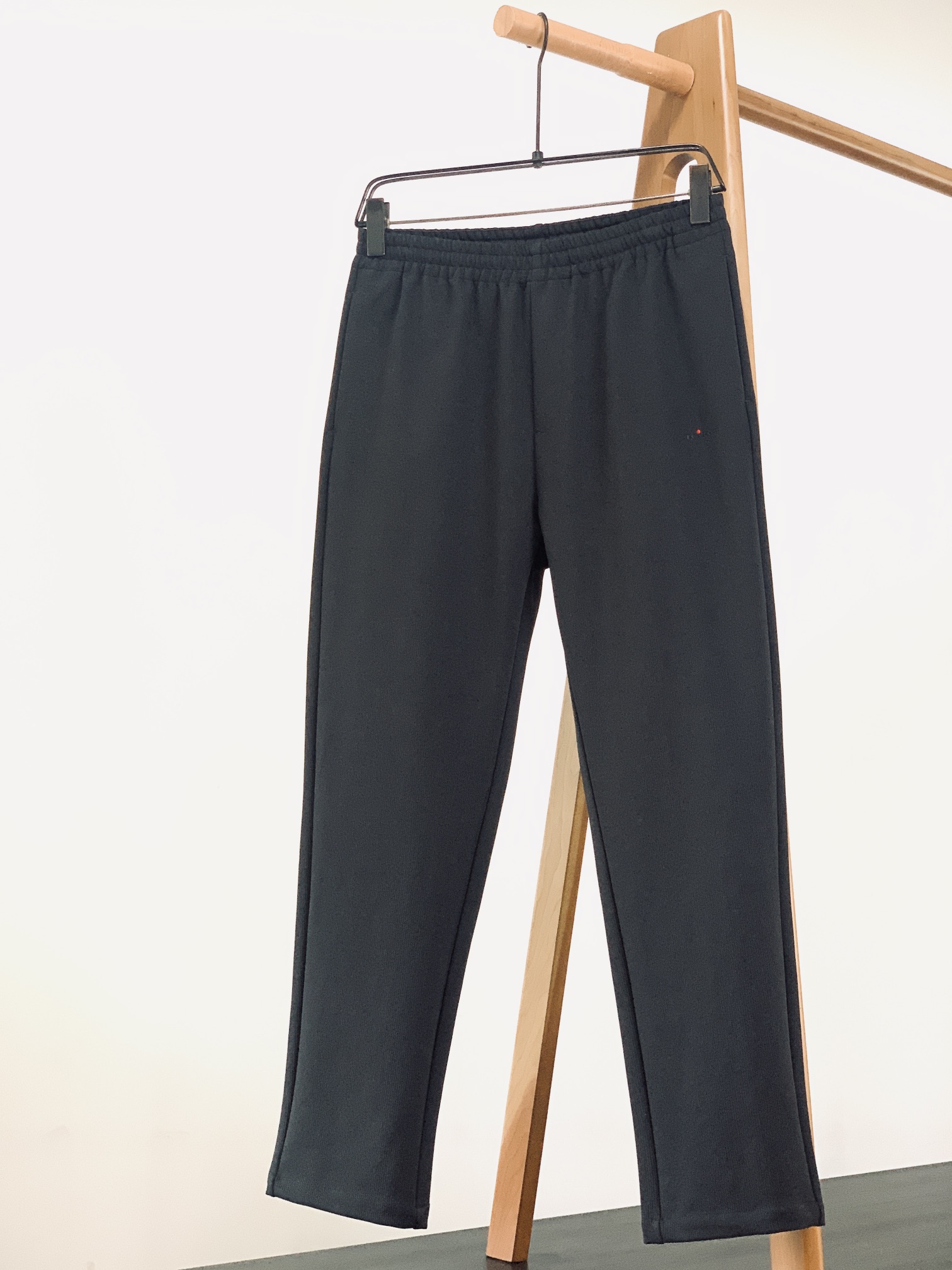 
Kiton 奇顿 2025FW早秋新品 
渠道的精品狠货！！！
今年最好看的休闲裤
闭眼入！
客供定制