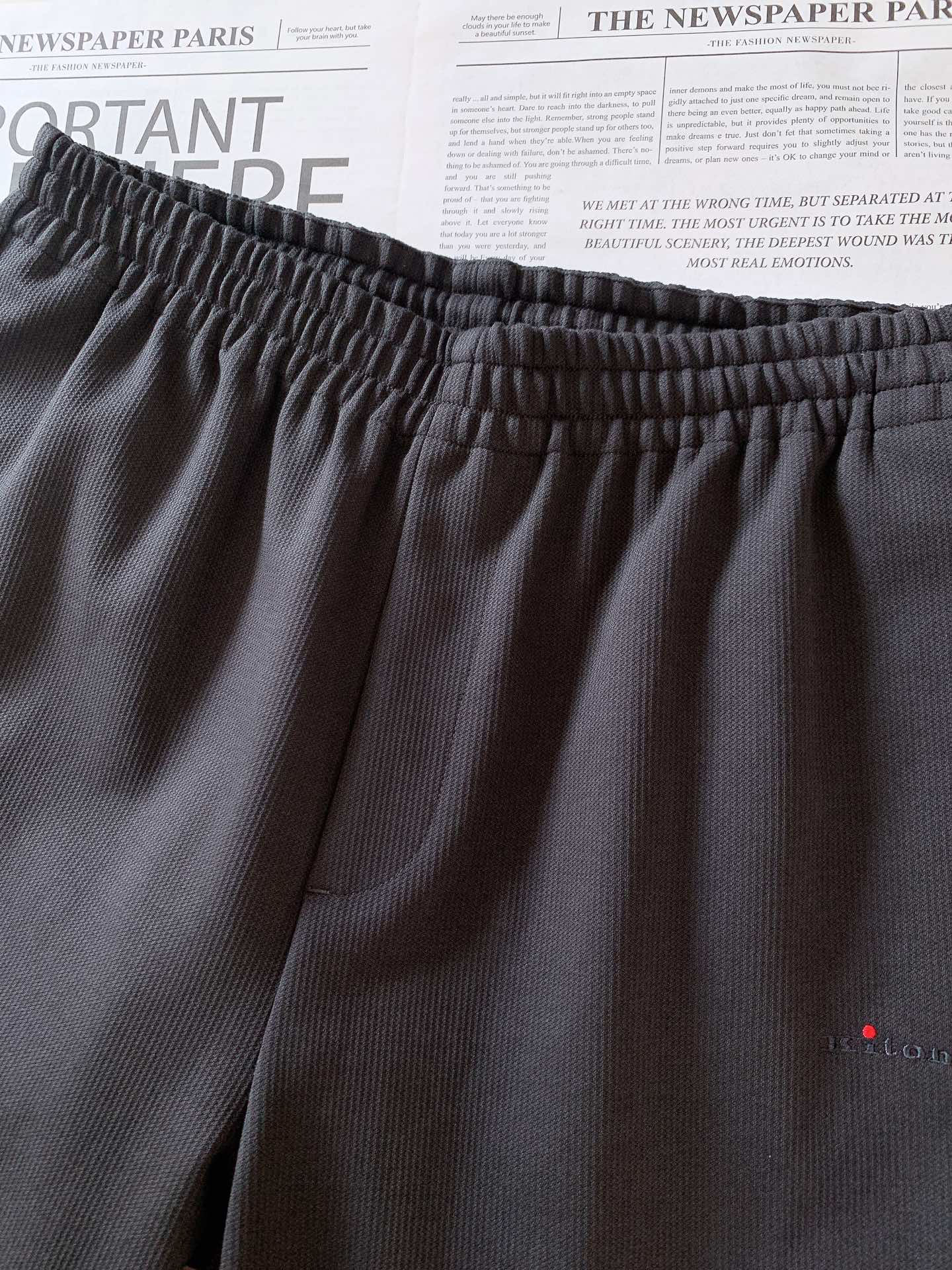 
Kiton 奇顿 2025FW早秋新品 
渠道的精品狠货！！！
今年最好看的休闲裤
闭眼入！
客供定制