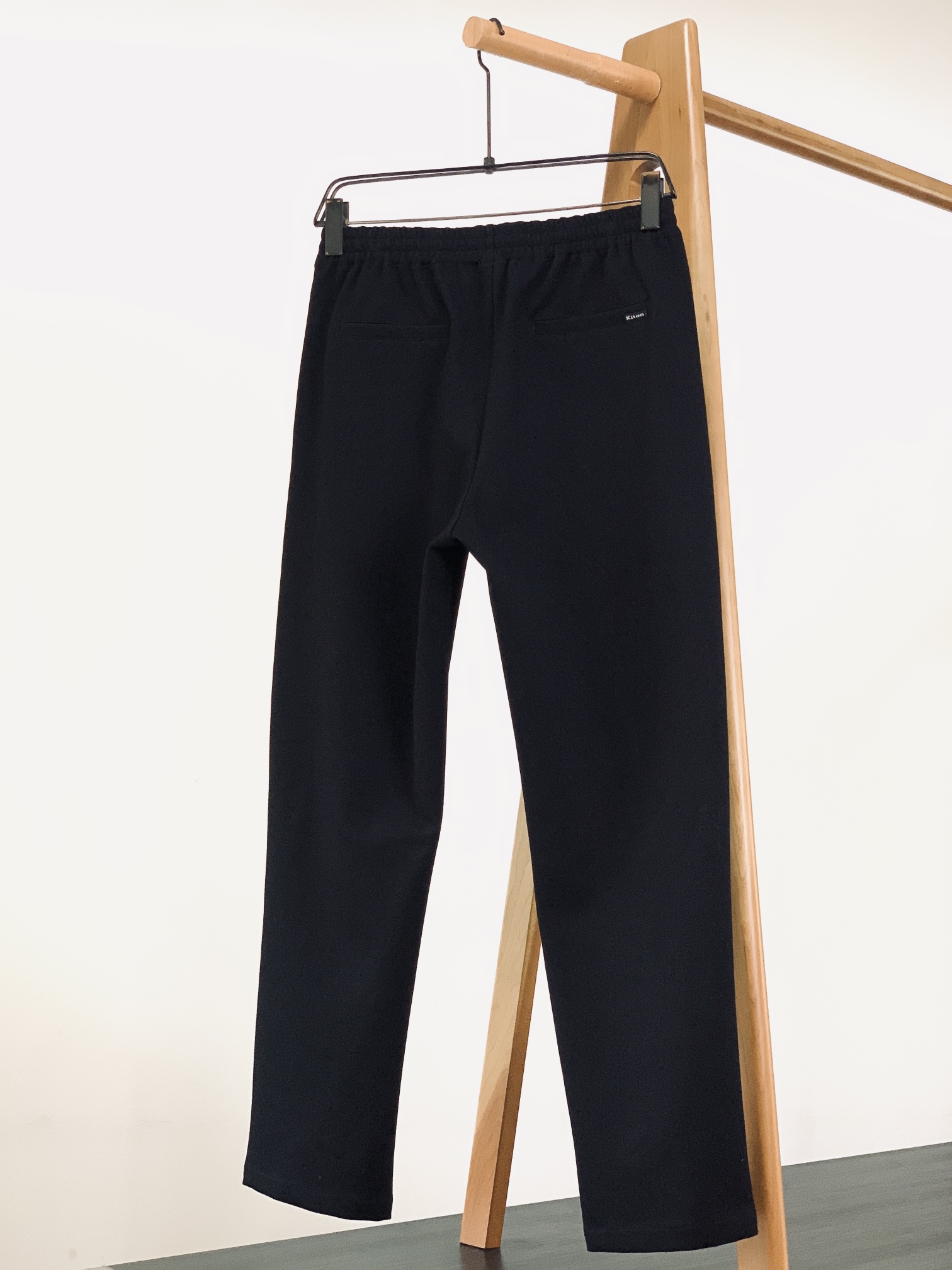 
Kiton 奇顿 2025FW早秋新品 
渠道的精品狠货！！！
今年最好看的休闲裤
闭眼入！
客供定制