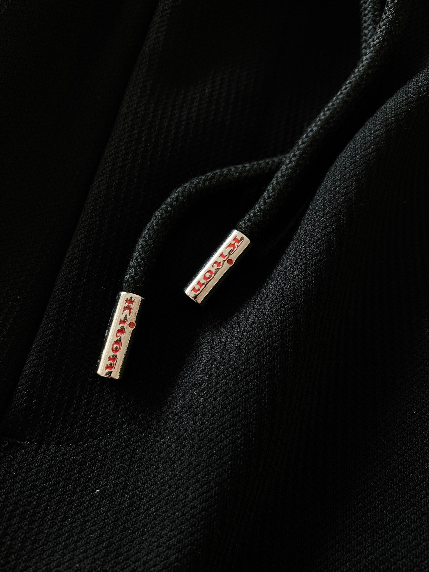 
Kiton 奇顿 2025FW早秋新品 
渠道的精品狠货！！！
今年最好看的休闲裤
闭眼入！
客供定制