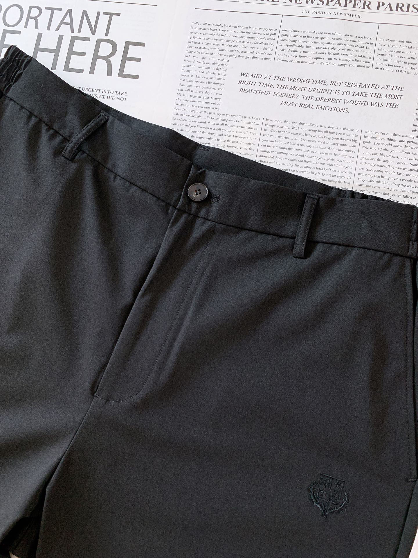 
LoroPiana L.P FW早秋新品 
商务休闲裤，臻选优质面料打造，贴身舒适，独特设计，缔造简约