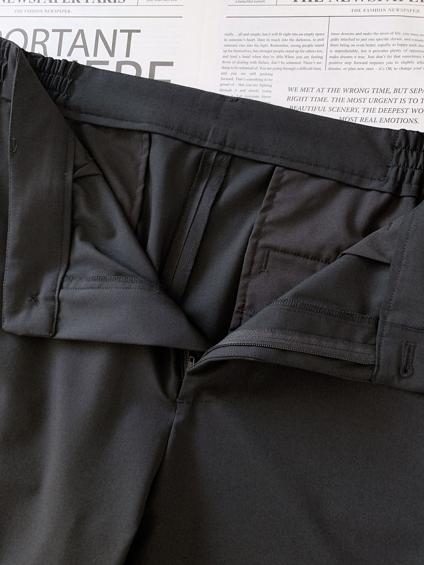 
LoroPiana L.P FW早秋新品 
商务休闲裤，臻选优质面料打造，贴身舒适，独特设计，缔造简约