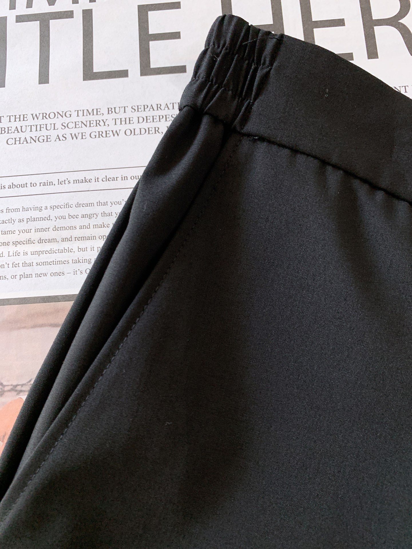 
LoroPiana L.P FW早秋新品 
商务休闲裤，臻选优质面料打造，贴身舒适，独特设计，缔造简约