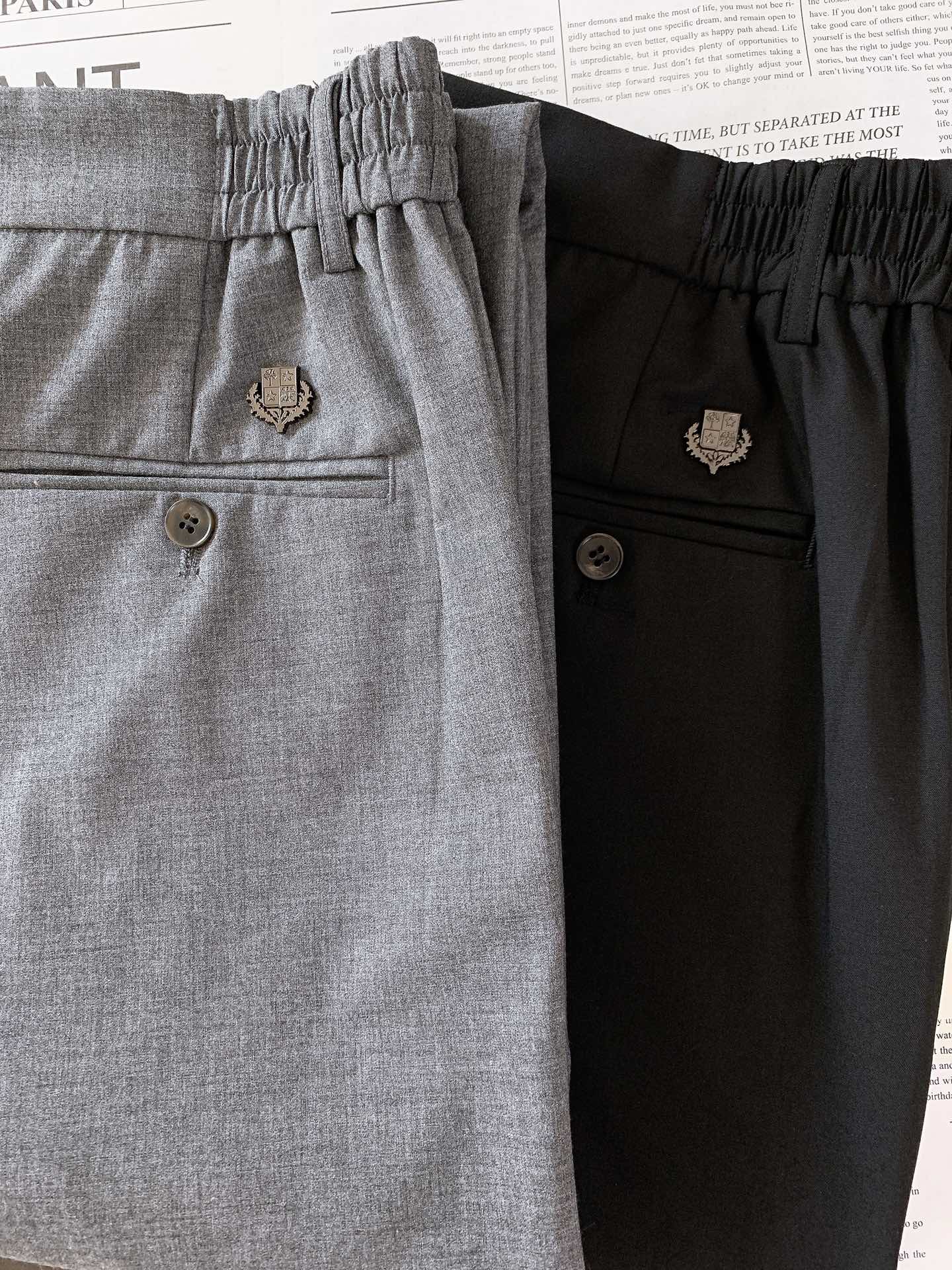 
LoroPiana L.P FW早秋新品 
商务休闲裤，臻选优质面料打造，贴身舒适，独特设计，缔造简约