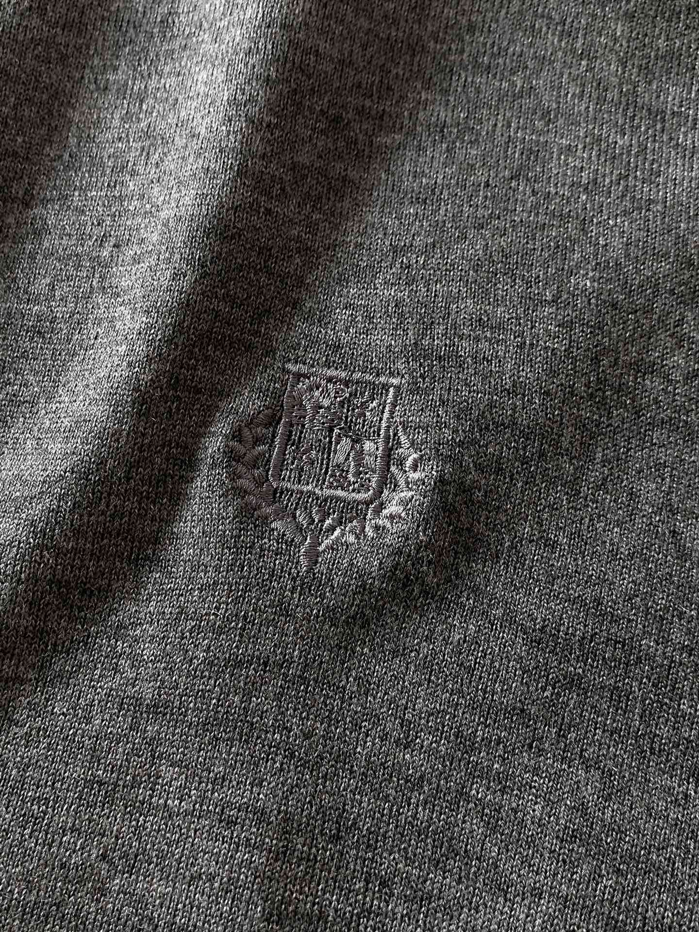 
LoroPiana L.P FW早秋新品 
lP🆕 男款长袖针织打底衫，精致工艺、高级质感、经典单品，