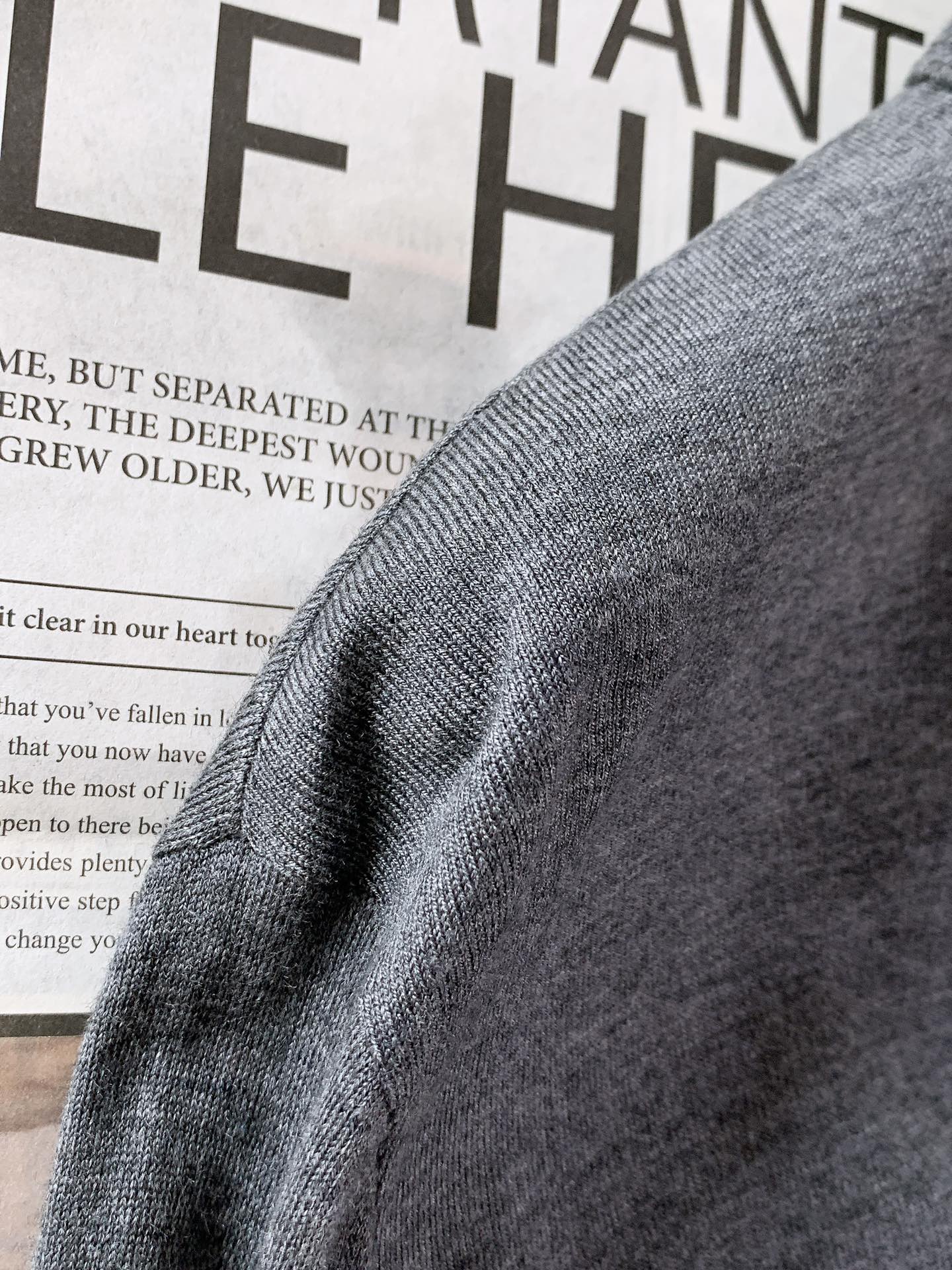 
LoroPiana L.P FW早秋新品 
lP🆕 男款长袖针织打底衫，精致工艺、高级质感、经典单品，