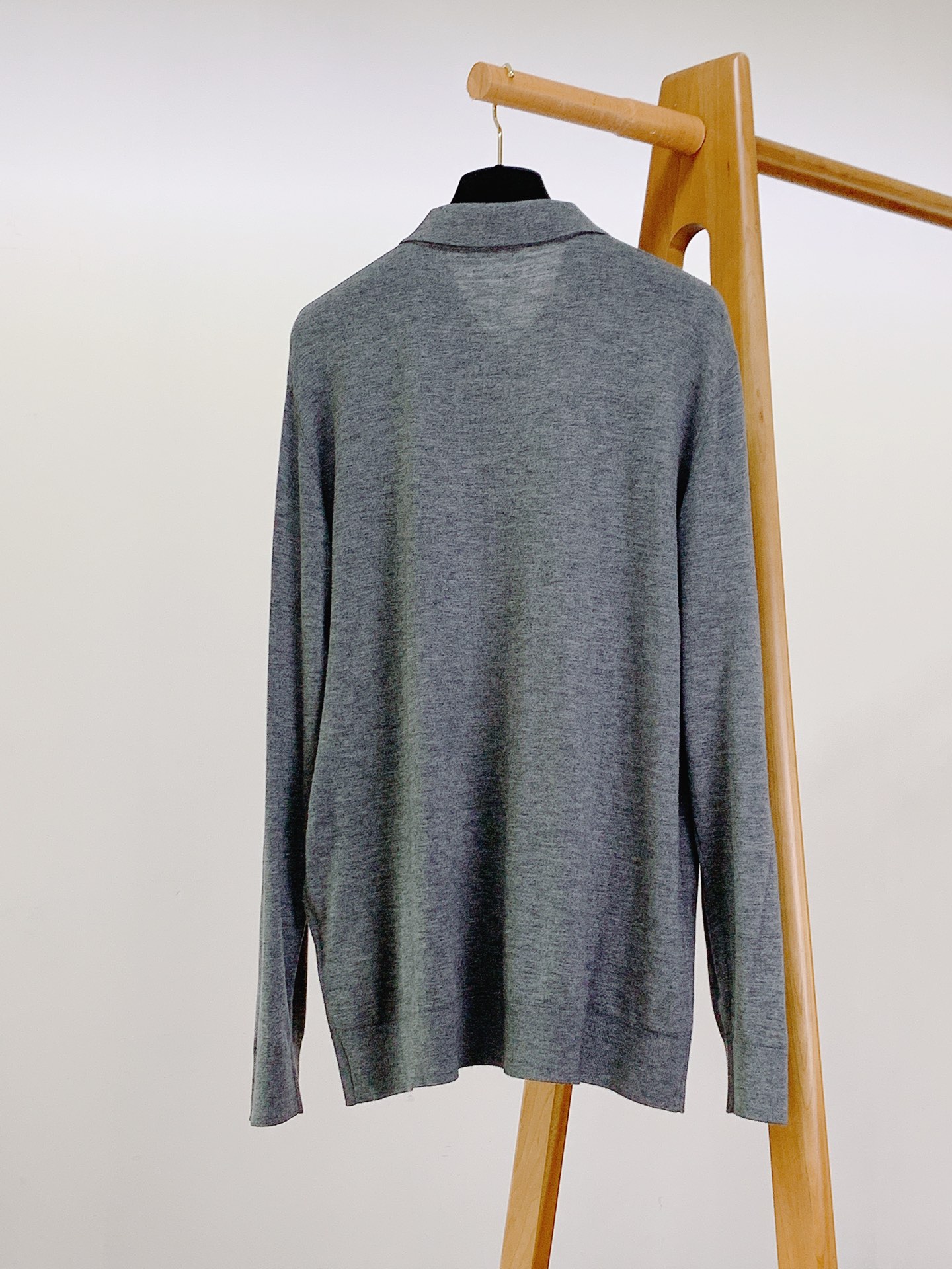 
LoroPiana L.P FW早秋新品 
lP🆕 男款长袖针织打底衫，精致工艺、高级质感、经典单品，