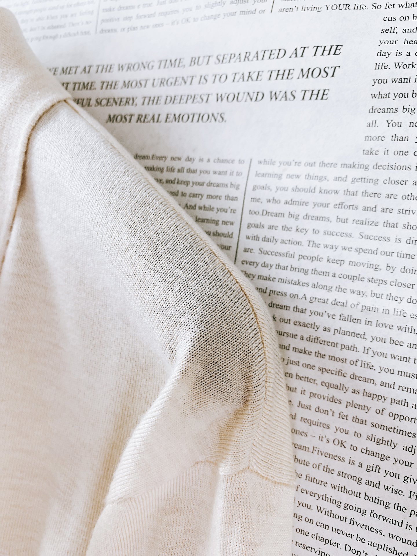 
LoroPiana L.P FW早秋新品 
lP🆕 男款长袖针织打底衫，精致工艺、高级质感、经典单品，