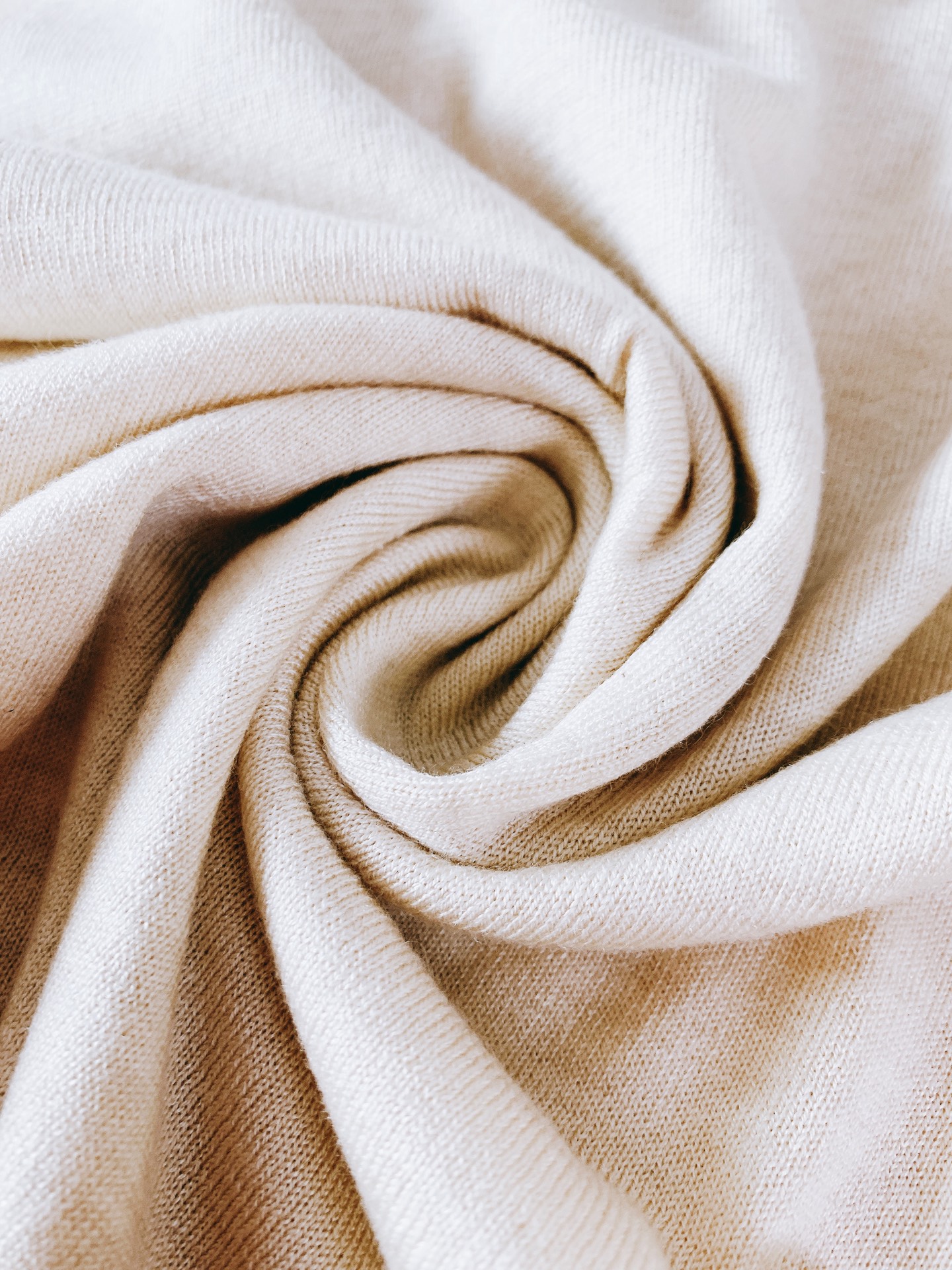 
LoroPiana L.P FW早秋新品 
lP🆕 男款长袖针织打底衫，精致工艺、高级质感、经典单品，