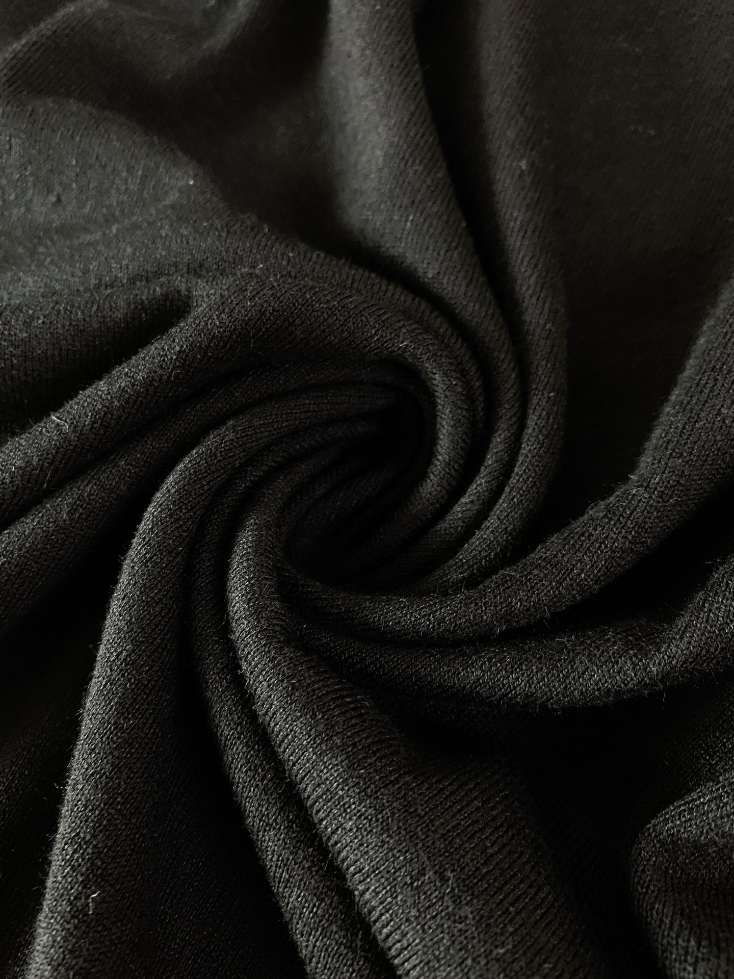 
LoroPiana L.P FW早秋新品 
lP🆕 男款长袖针织打底衫，精致工艺、高级质感、经典单品，