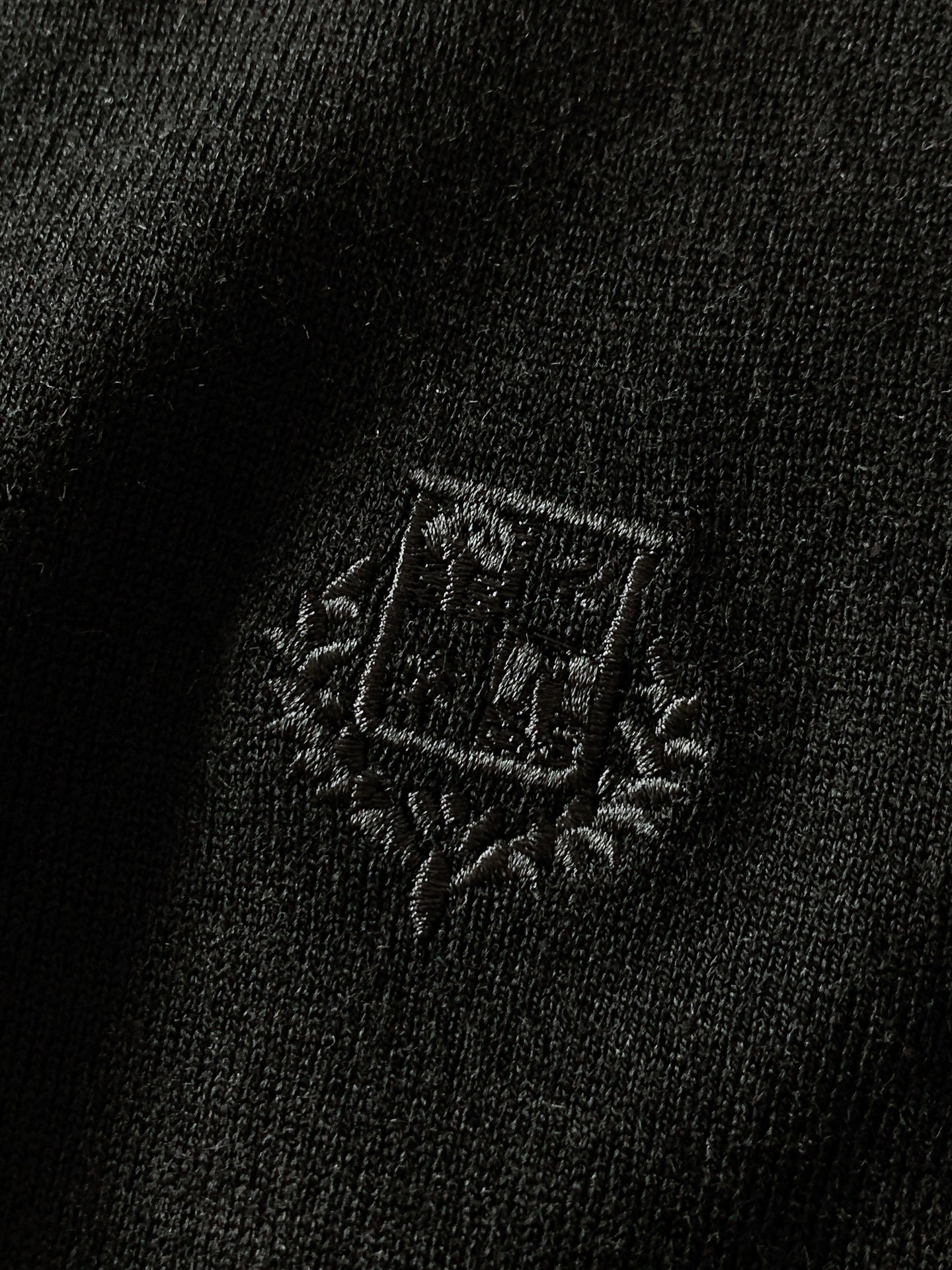 
LoroPiana L.P FW早秋新品 
lP🆕 男款长袖针织打底衫，精致工艺、高级质感、经典单品，