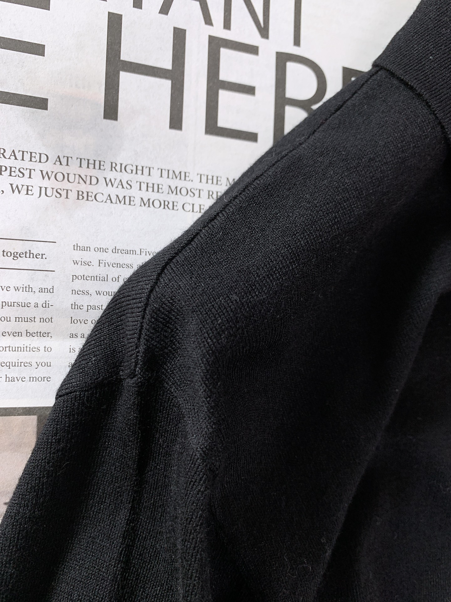 
LoroPiana L.P FW早秋新品 
lP🆕 男款长袖针织打底衫，精致工艺、高级质感、经典单品，