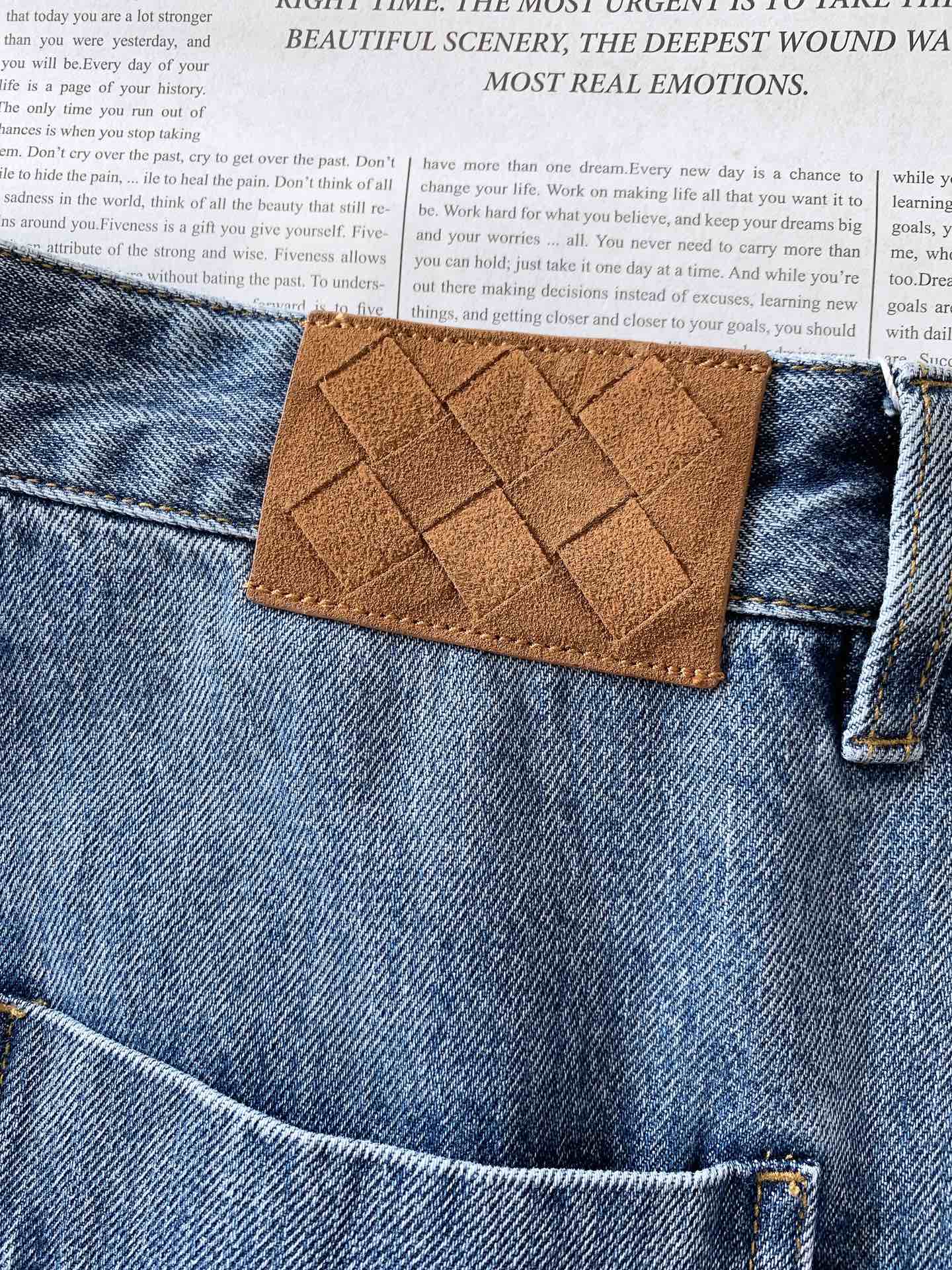 
Bottega Veneta 葆蝶家 2025FW早秋新品 
男款编织皮标立体多袋设计工装元素微锥形牛