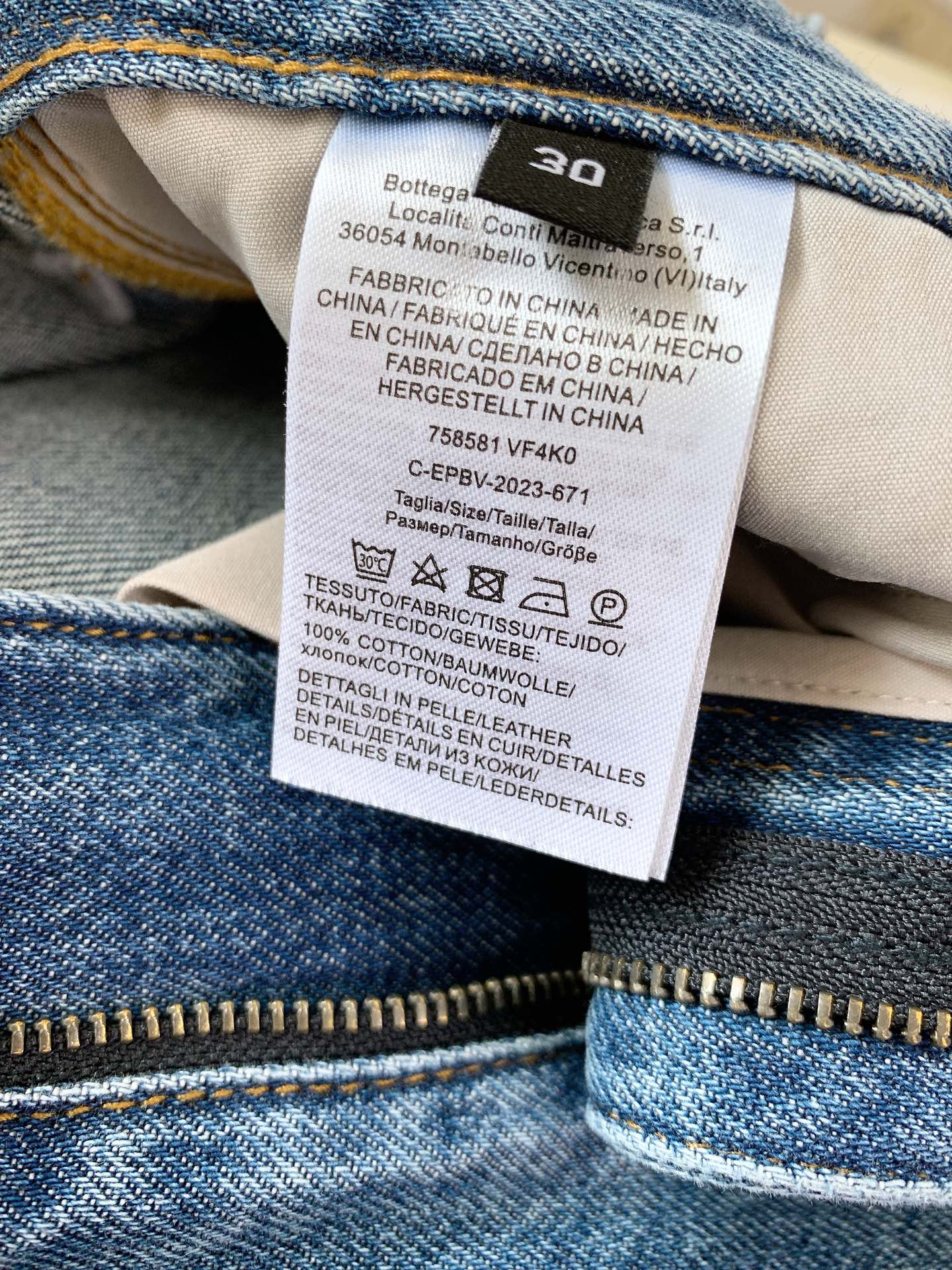 
Bottega Veneta 葆蝶家 2025FW早秋新品 
男款编织皮标立体多袋设计工装元素微锥形牛