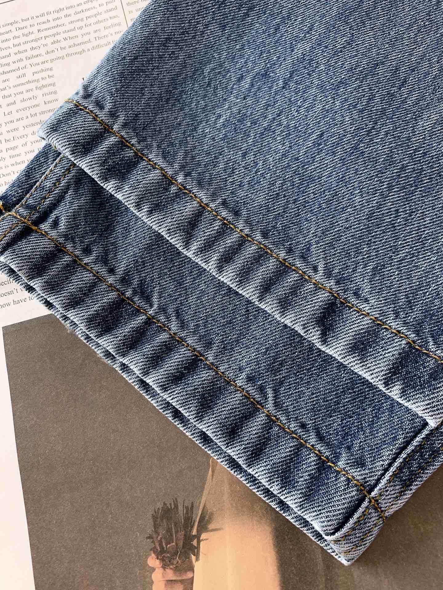 
Bottega Veneta 葆蝶家 2025FW早秋新品 
男款编织皮标立体多袋设计工装元素微锥形牛