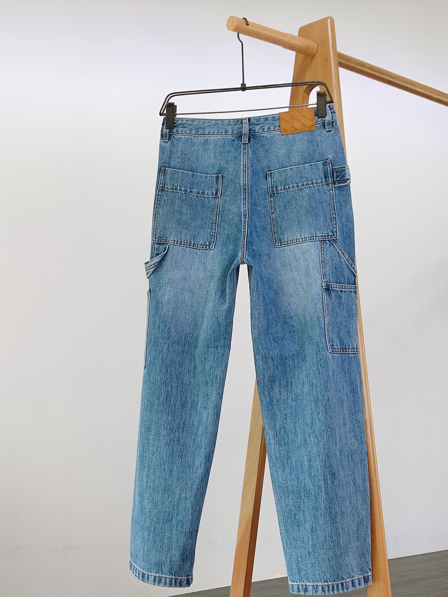 
Bottega Veneta 葆蝶家 2025FW早秋新品 
男款编织皮标立体多袋设计工装元素微锥形牛