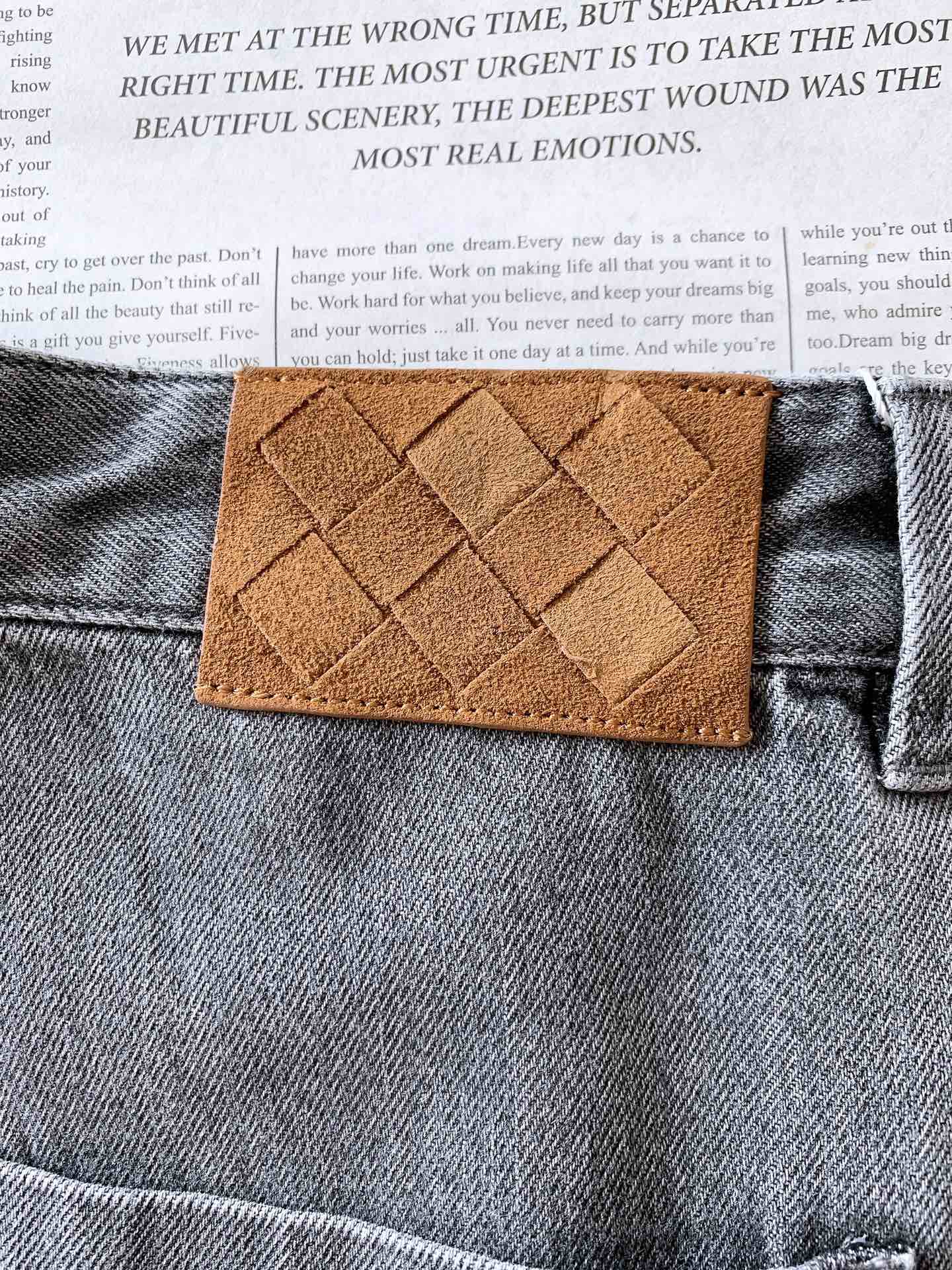 
Bottega Veneta 葆蝶家 2025FW早秋新品 
男款编织皮标立体多袋设计工装元素微锥形牛