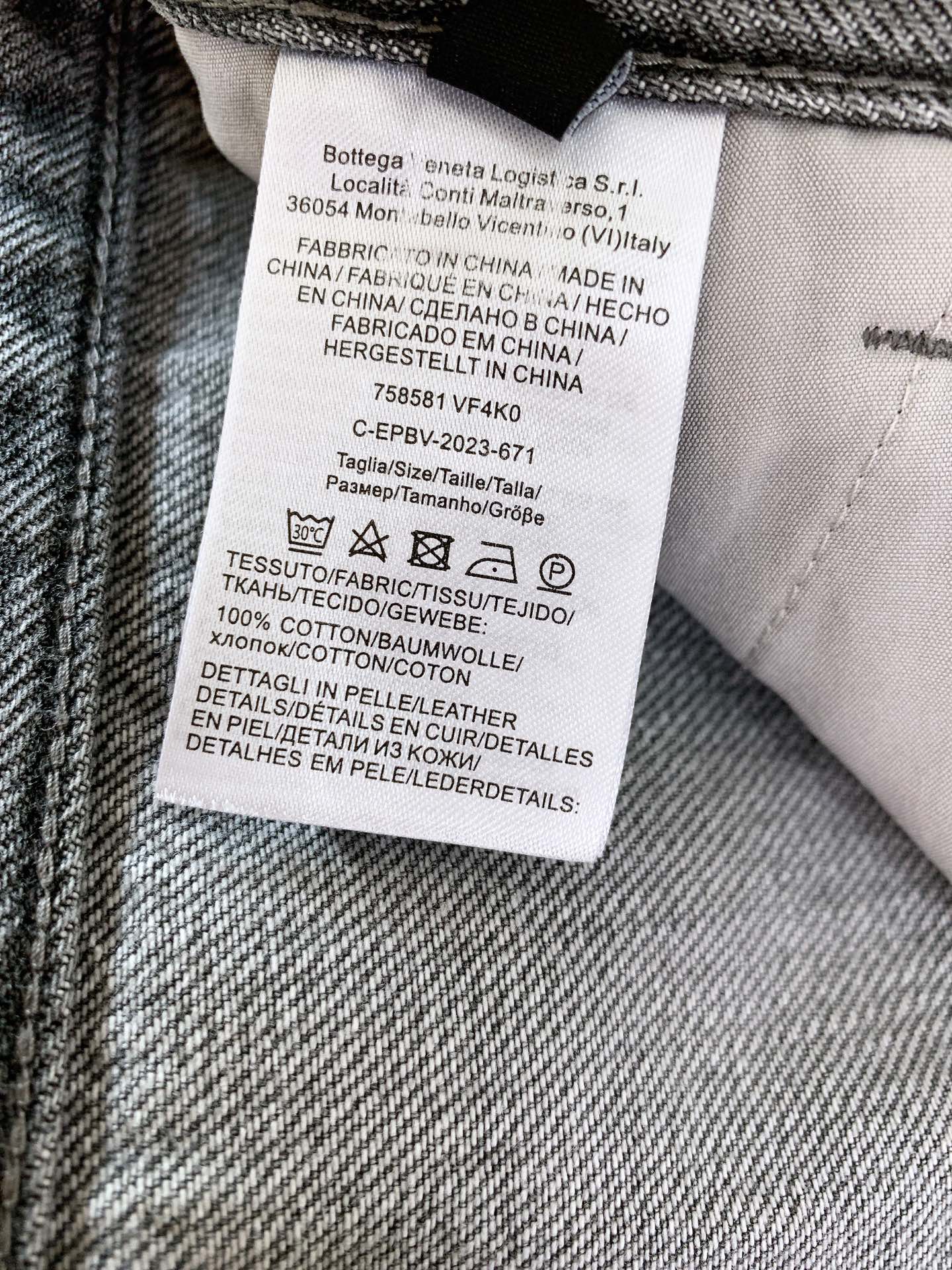 
Bottega Veneta 葆蝶家 2025FW早秋新品 
男款编织皮标立体多袋设计工装元素微锥形牛