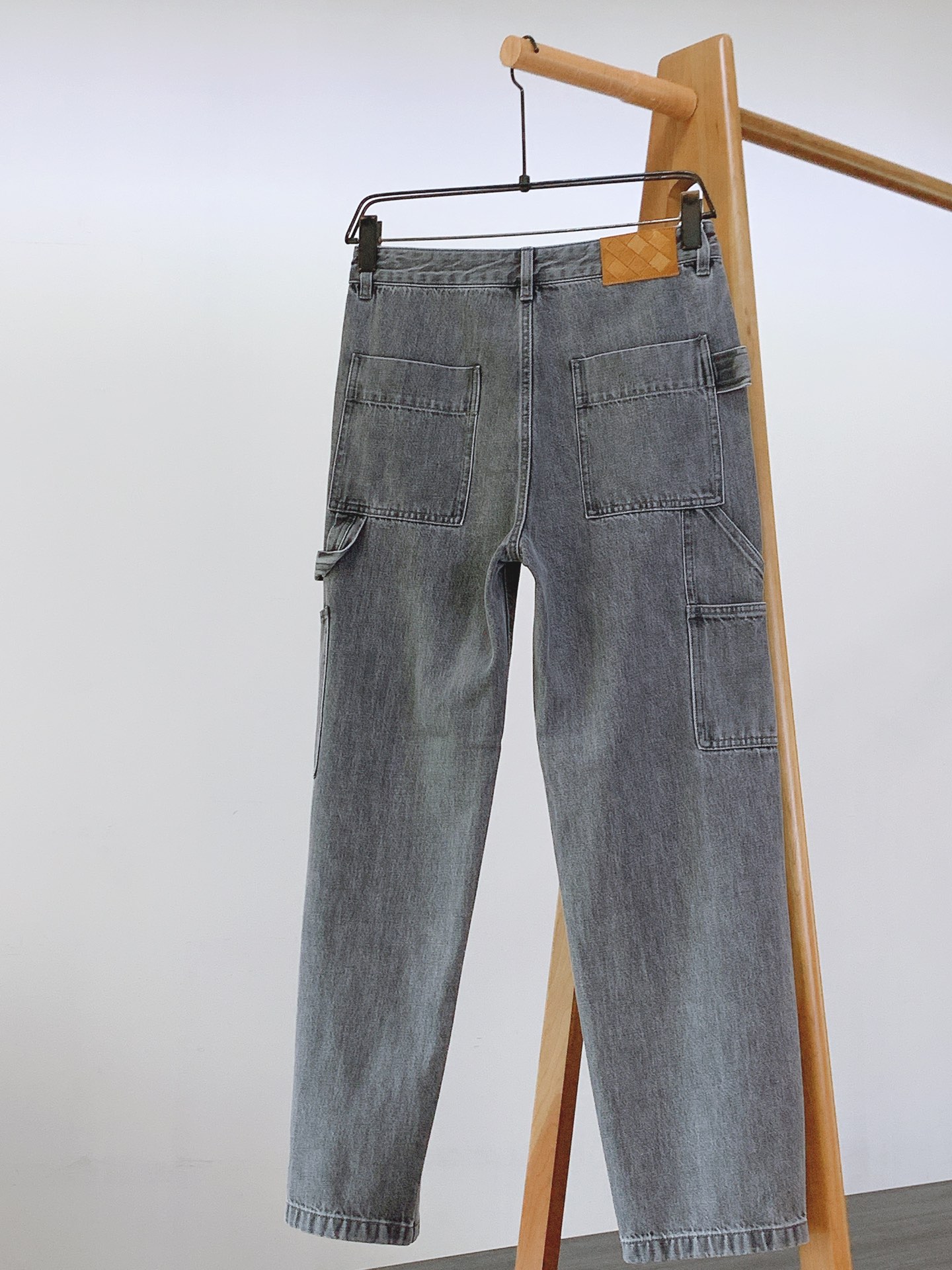 
Bottega Veneta 葆蝶家 2025FW早秋新品 
男款编织皮标立体多袋设计工装元素微锥形牛