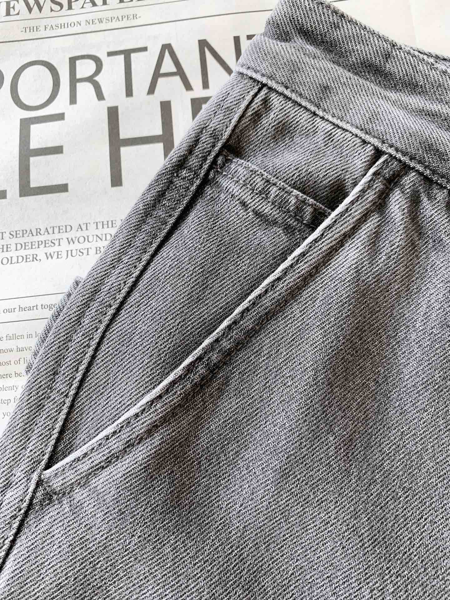 
Bottega Veneta 葆蝶家 2025FW早秋新品 
男款编织皮标立体多袋设计工装元素微锥形牛