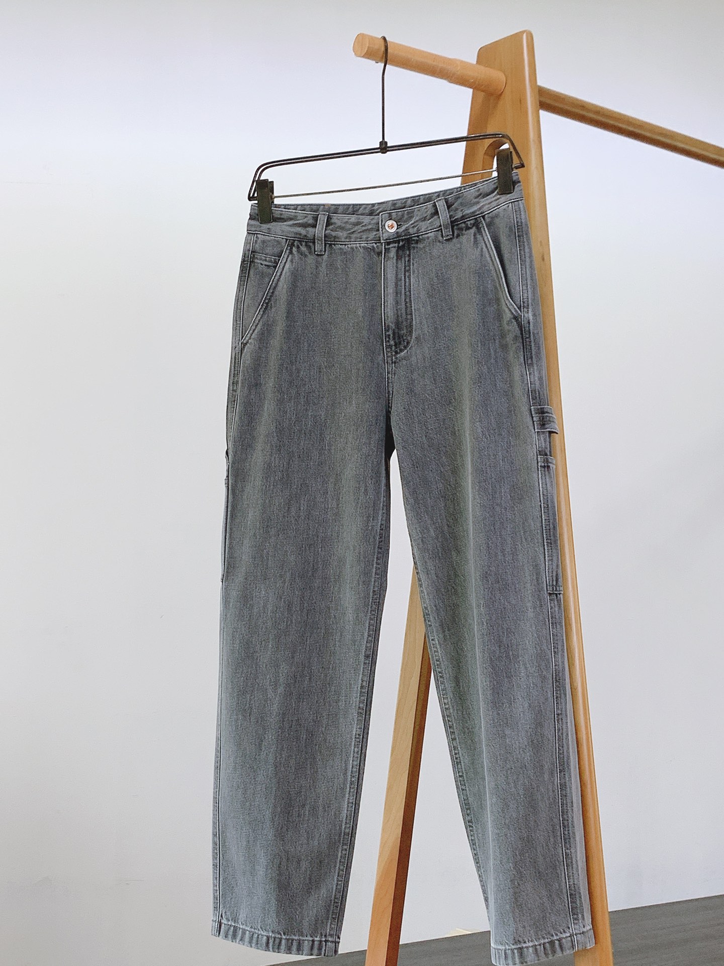 
Bottega Veneta 葆蝶家 2025FW早秋新品 
男款编织皮标立体多袋设计工装元素微锥形牛