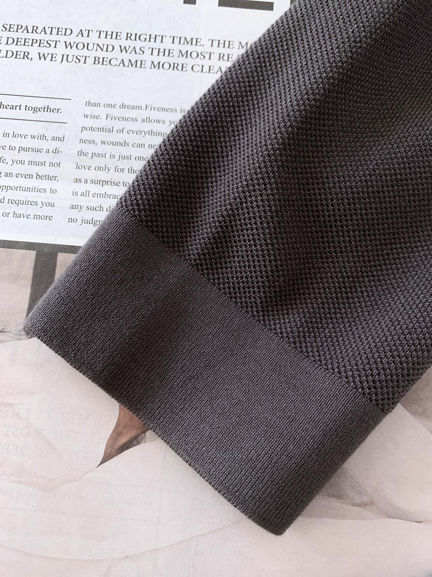 
Ermenegildo Zegna杰尼亚 2025FW早秋新品 
男款丝麻混纺Stoll机织造华夫格肌