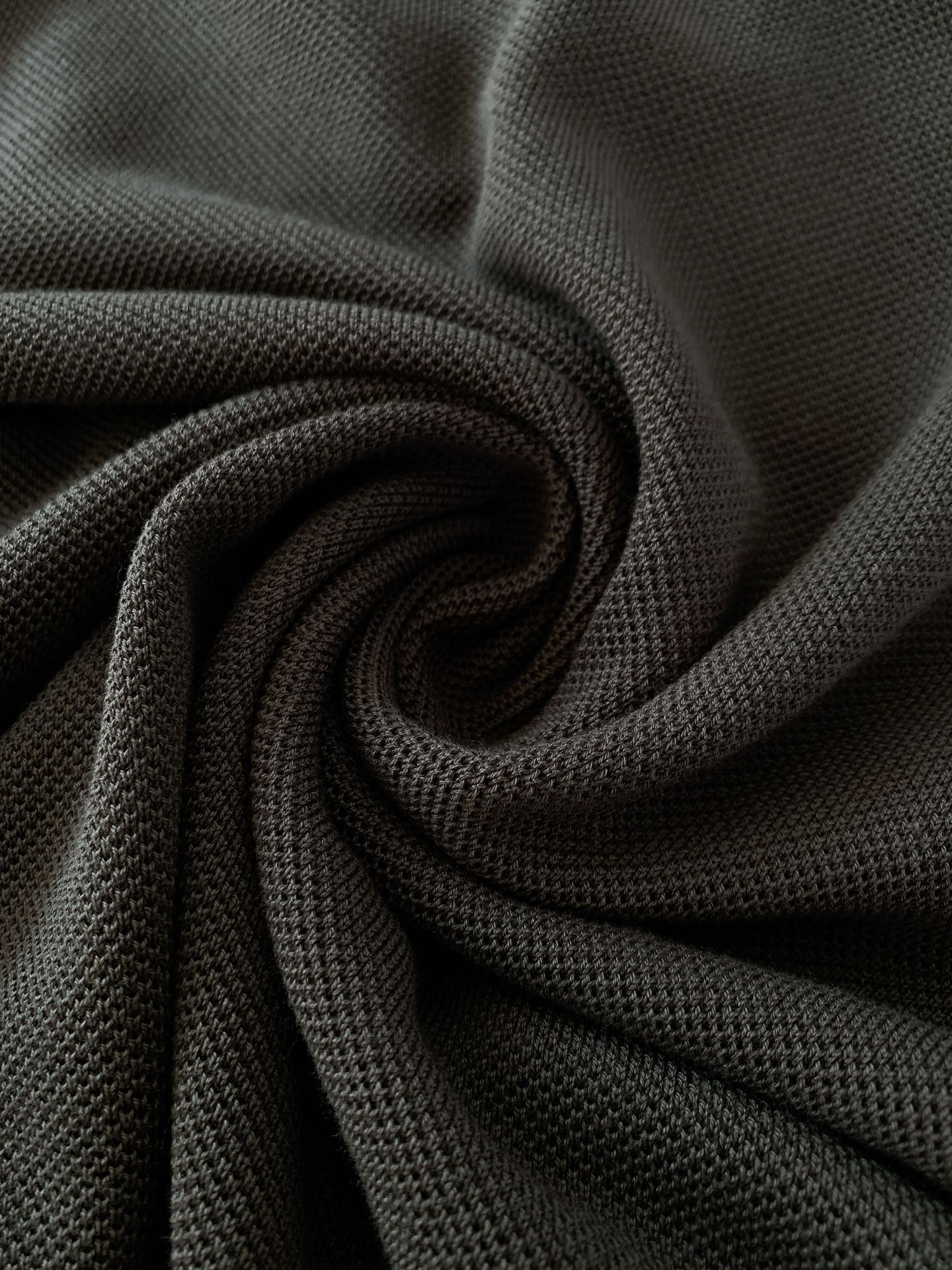 
Ermenegildo Zegna杰尼亚 2025FW早秋新品 
男款丝麻混纺Stoll机织造华夫格肌