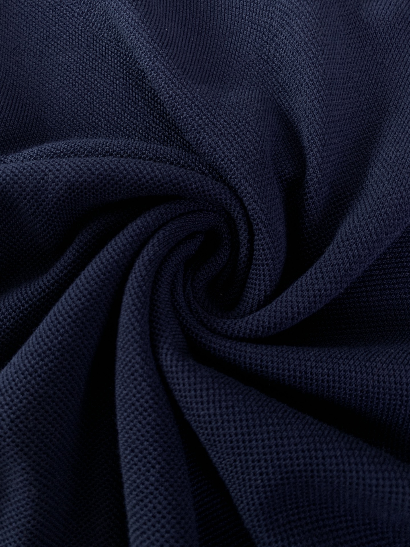 
Ermenegildo Zegna杰尼亚 2025FW早秋新品 
男款丝麻混纺Stoll机织造华夫格肌