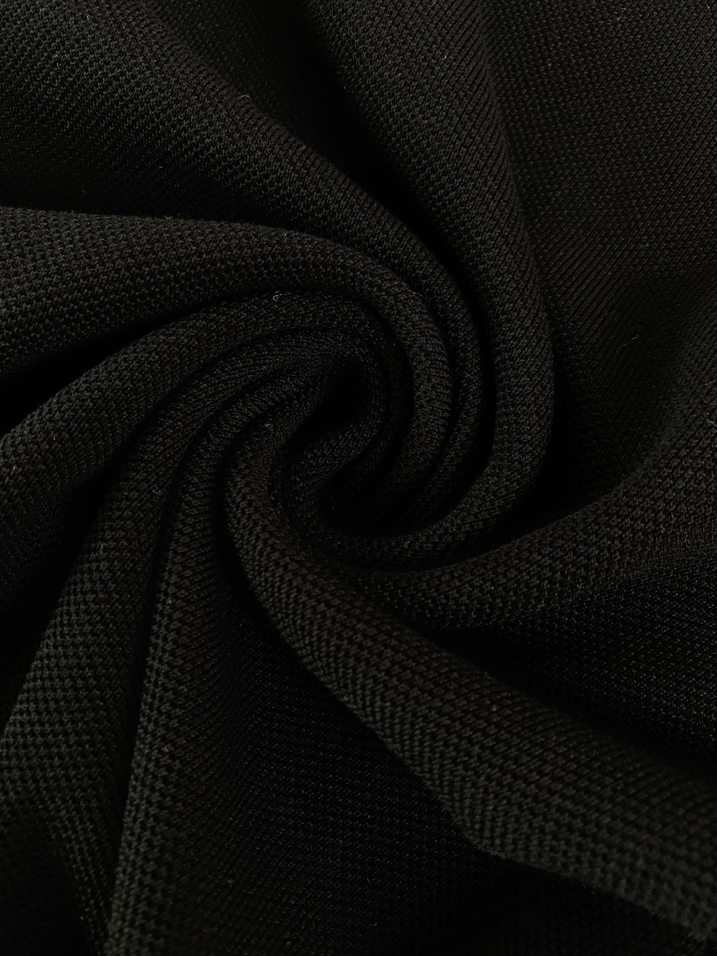 
Ermenegildo Zegna杰尼亚 2025FW早秋新品 
男款丝麻混纺Stoll机织造华夫格肌