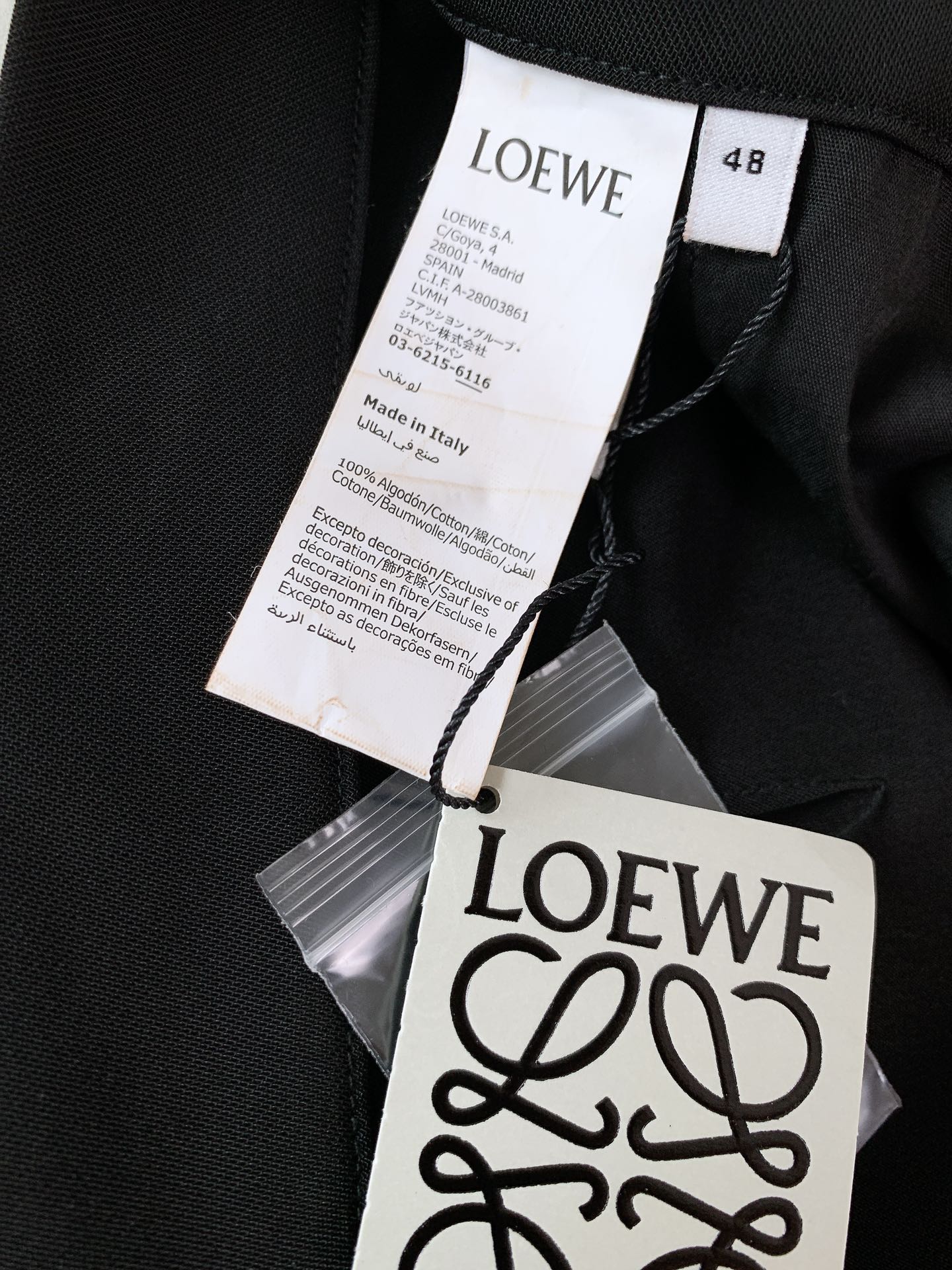 
Loewe 罗意威 刺绣直筒长裤👖
罗意威刺绣直筒长裤 | 舒适与垂坠感并存
采用96%粘胶纤维 + 
