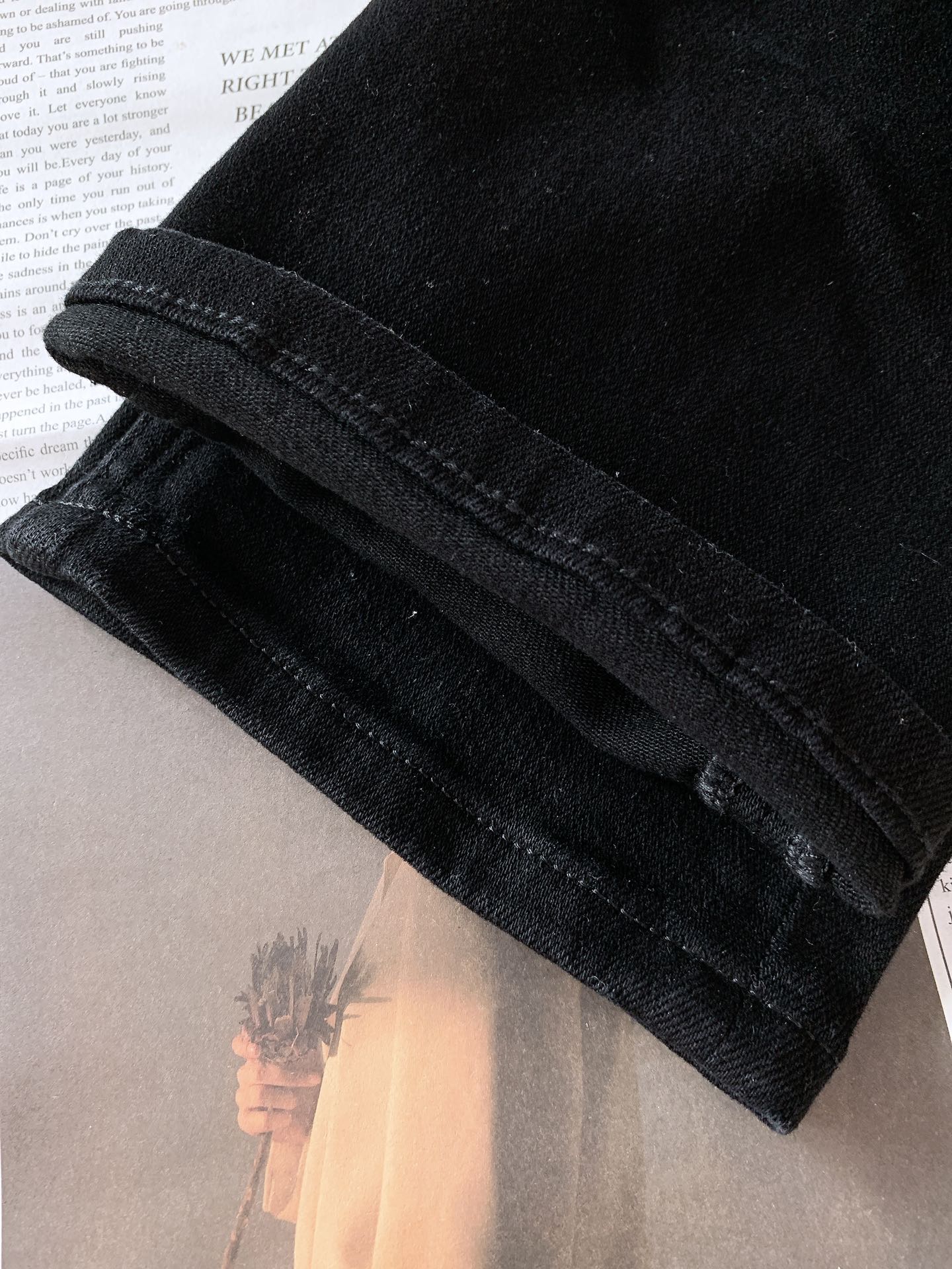 
LouisVuitton 路易威登 2025FW早秋新品 
采用深邃牛仔蓝的面料，颜色浓郁且富有质感。