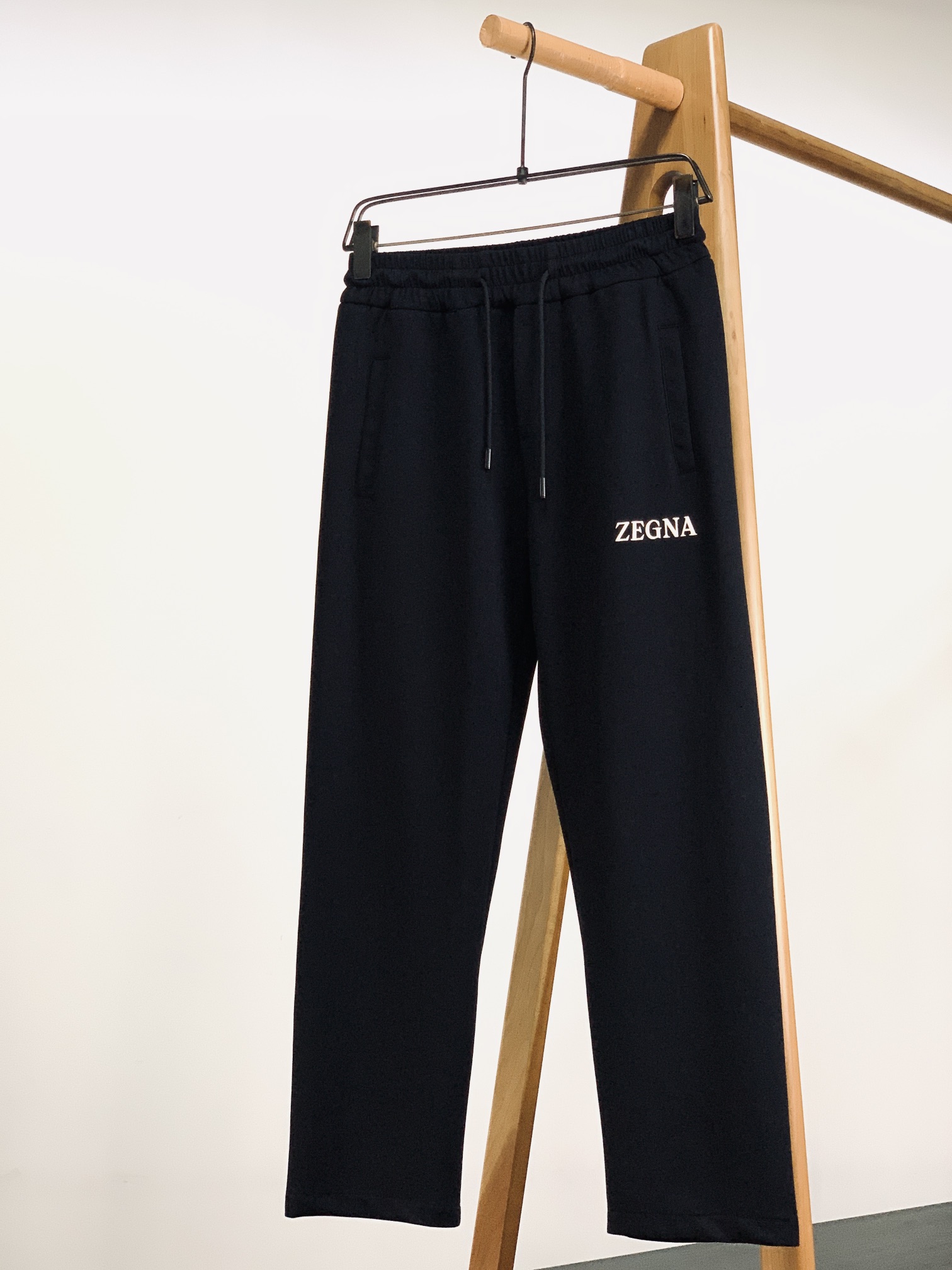 Ermenegildo Zegna 杰尼亚 2025FW早秋新品时尚抽绳休闲裤时尚系列，独特设计，抽绳休