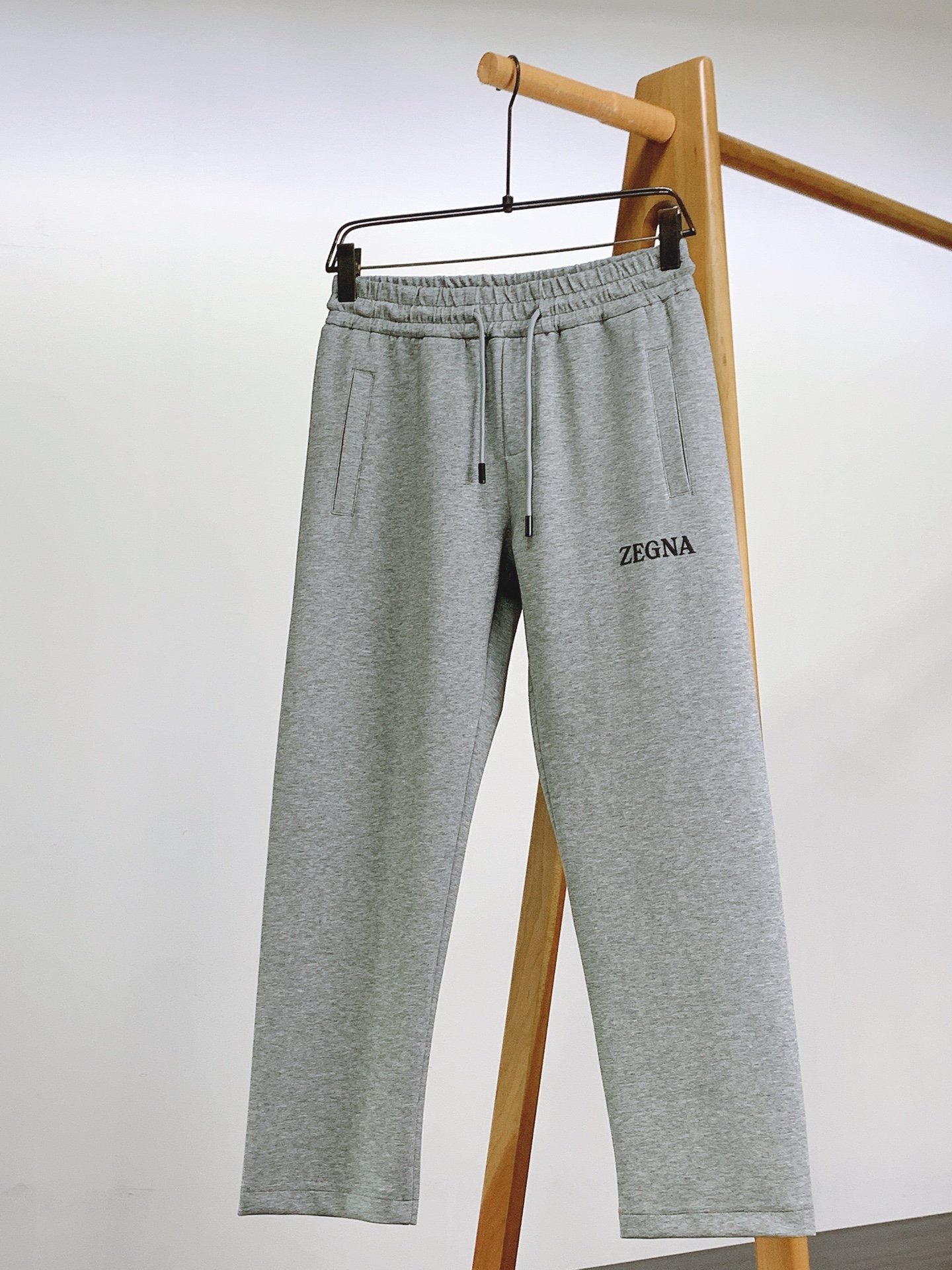 Ermenegildo Zegna 杰尼亚 2025FW早秋新品时尚抽绳休闲裤时尚系列，独特设计，抽绳休