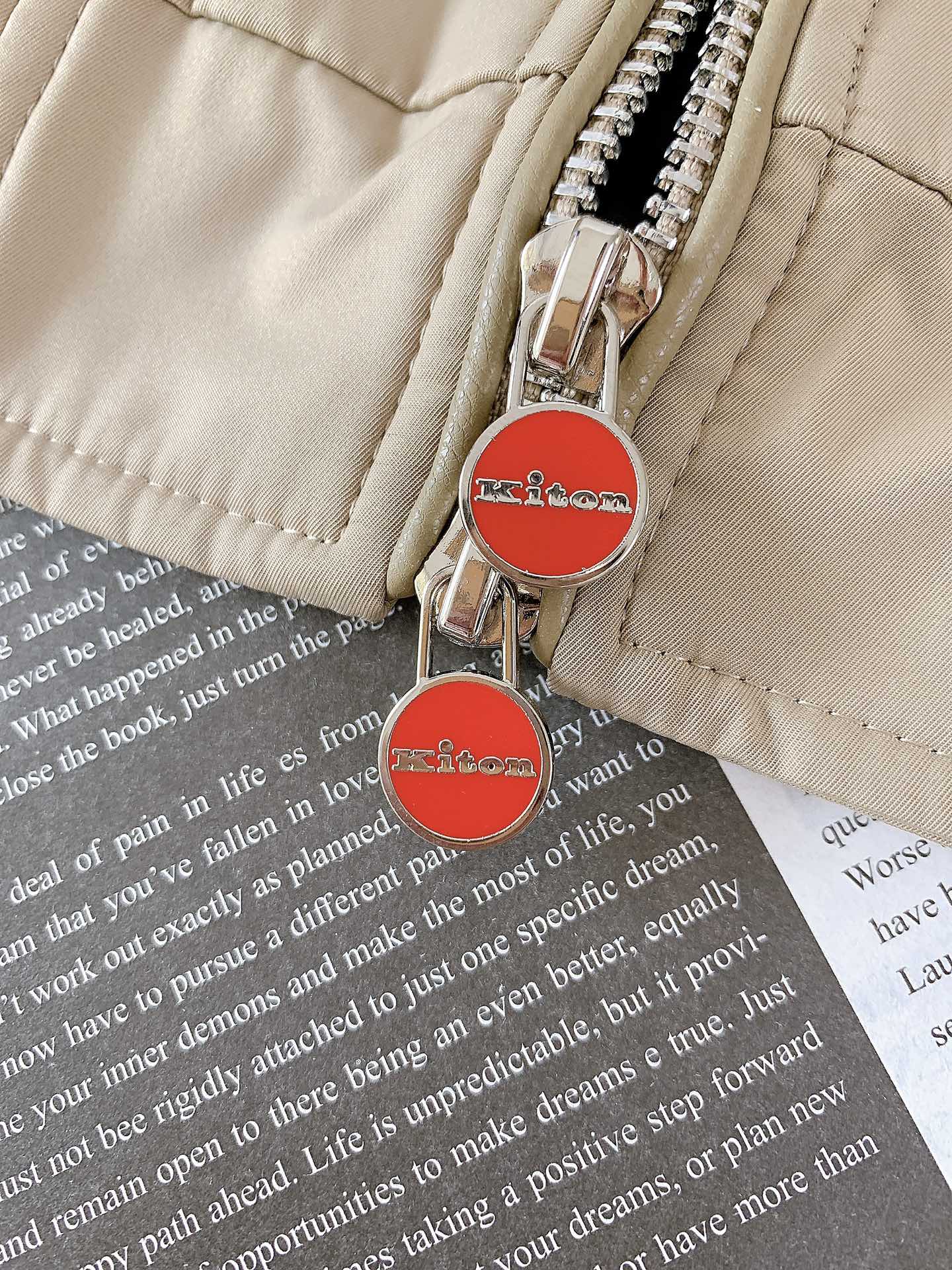Kiton 奇顿 2025FW早秋新品 渠道的精品狠货！！！今年最好看的连帽休闲外套闭眼入！客供定制面料