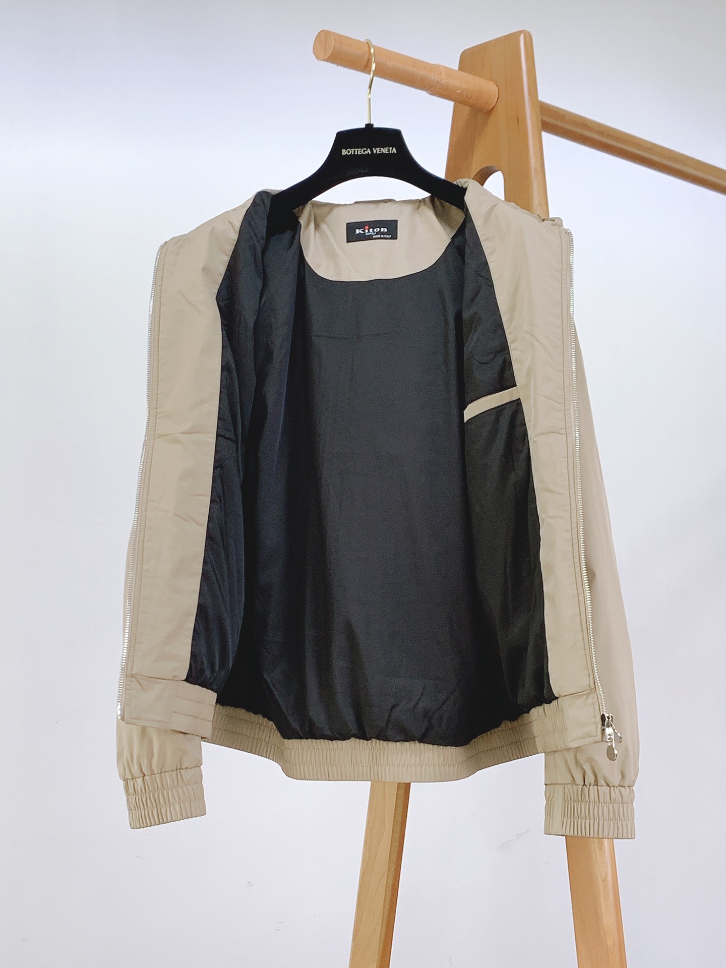 Kiton 奇顿 2025FW早秋新品 渠道的精品狠货！！！今年最好看的连帽休闲外套闭眼入！客供定制面料