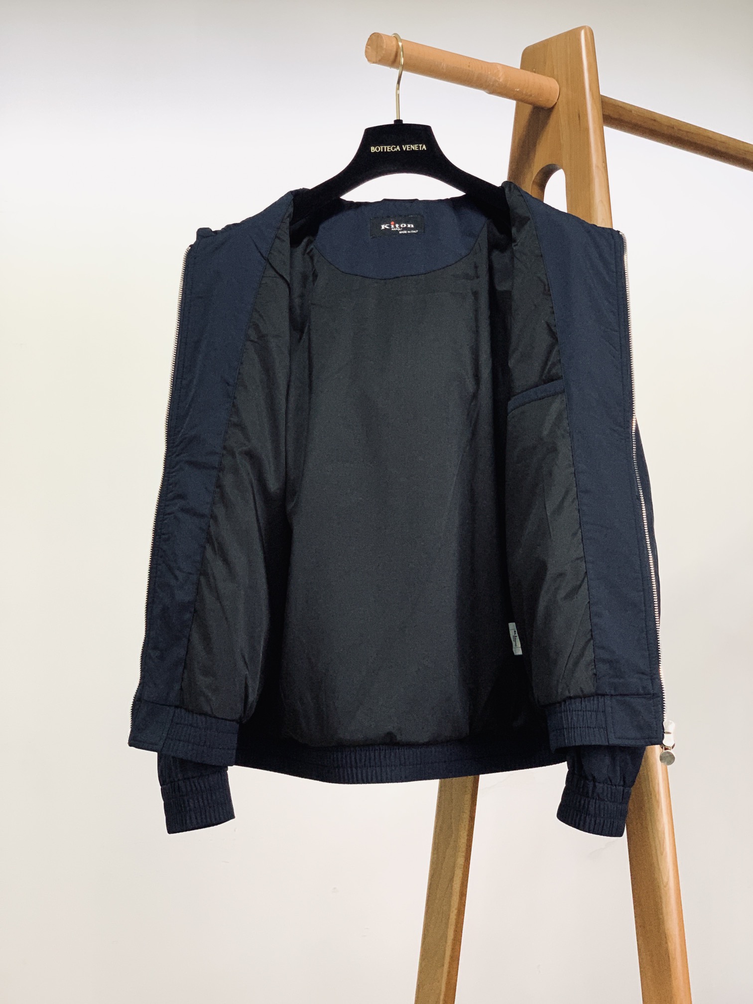 Kiton 奇顿 2025FW早秋新品 渠道的精品狠货！！！今年最好看的连帽休闲外套闭眼入！客供定制面料